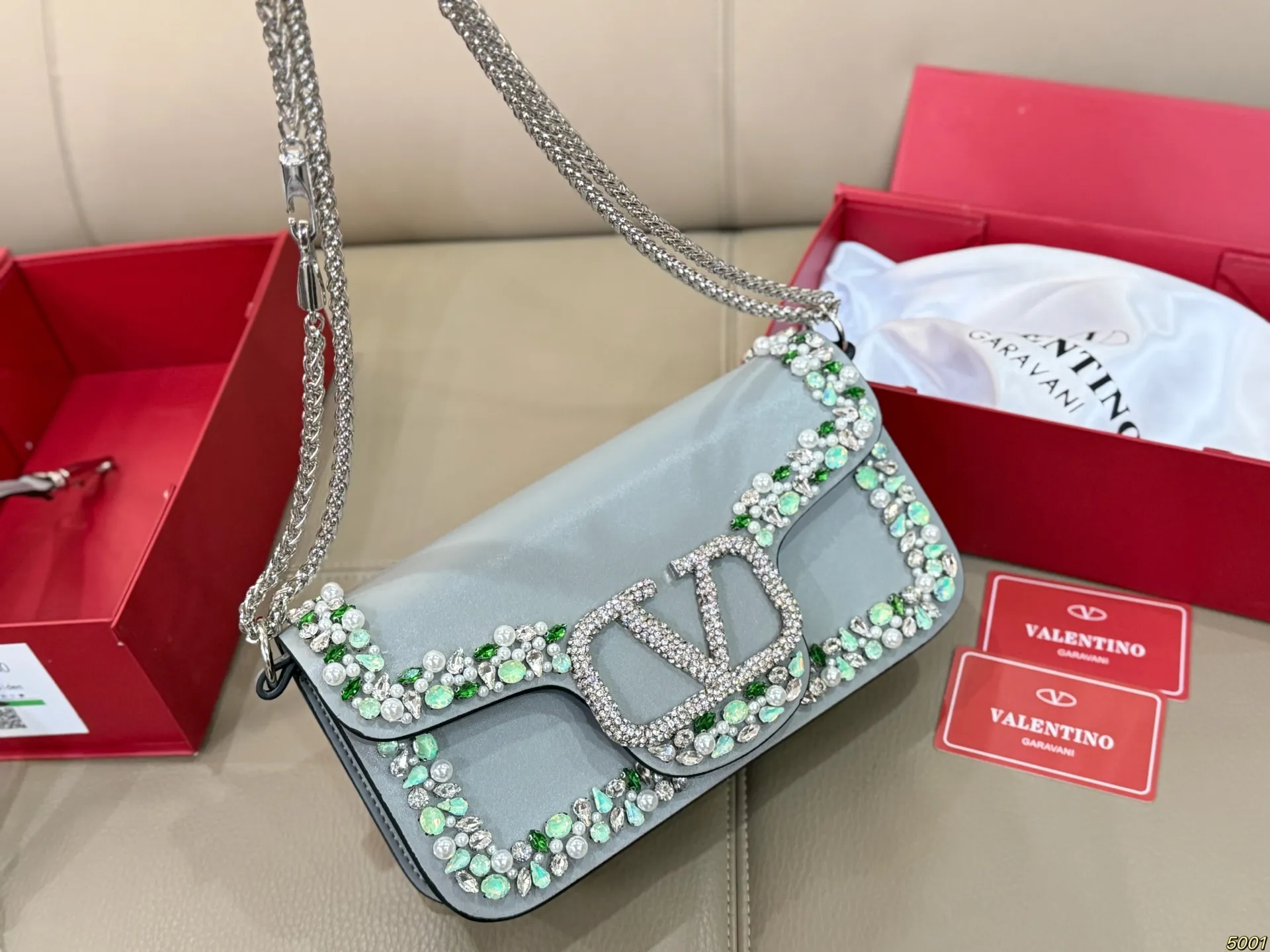 ¥520 folding box Valentino Valentino large v bag, versatile and classic, exquisite one, really super invincible and cute, full of fairy spirit, a must-have for girls every day, size 25 13