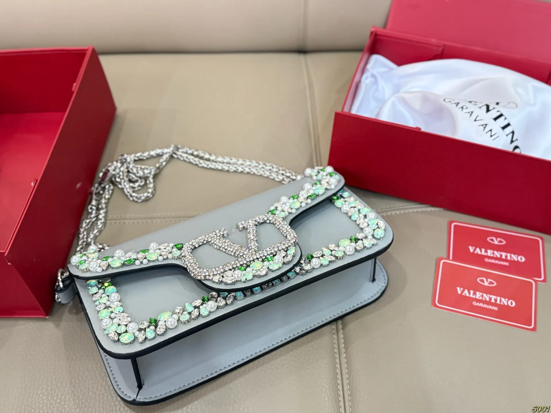 ¥520 folding box Valentino Valentino large v bag, versatile and classic, exquisite one, really super invincible and cute, full of fairy spirit, a must-have for girls every day, size 25 13