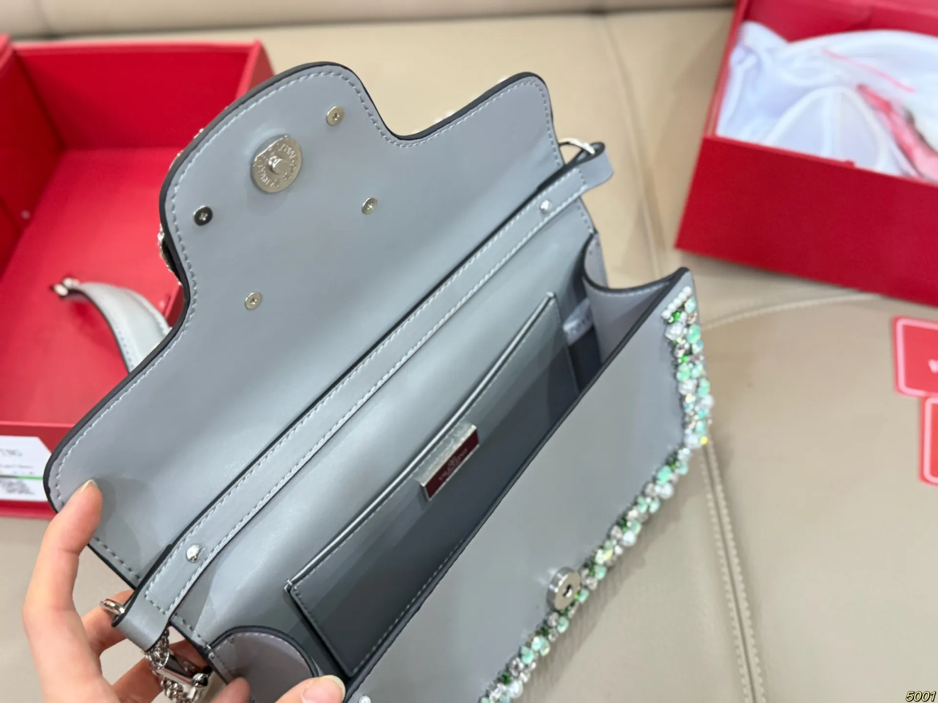 ¥520 folding box Valentino Valentino large v bag, versatile and classic, exquisite one, really super invincible and cute, full of fairy spirit, a must-have for girls every day, size 25 13