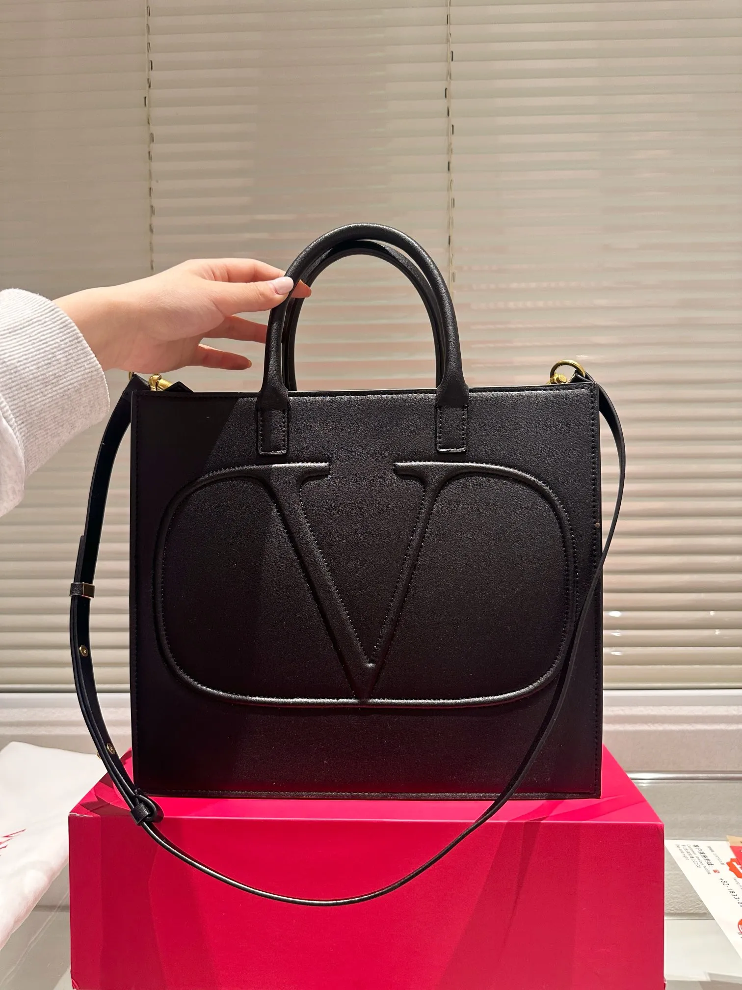 P380 with gift box 🎁 VALENTINO Women’s Tote Bag Valentino Letter Bag Letter bag from Valentino. The new season has just arrived. Size 31.27