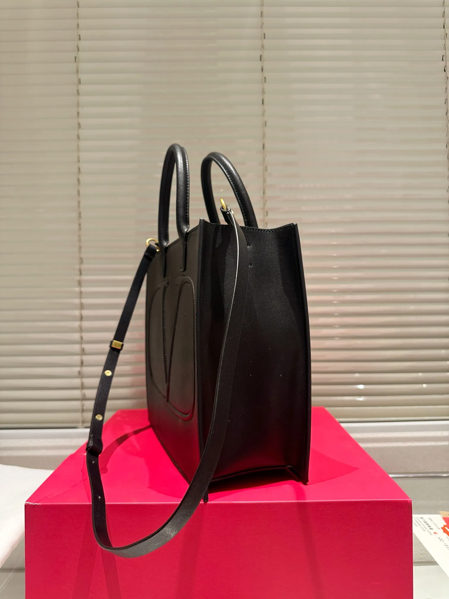 P380 with gift box 🎁 VALENTINO Women’s Tote Bag Valentino Letter Bag Letter bag from Valentino. The new season has just arrived. Size 31.27