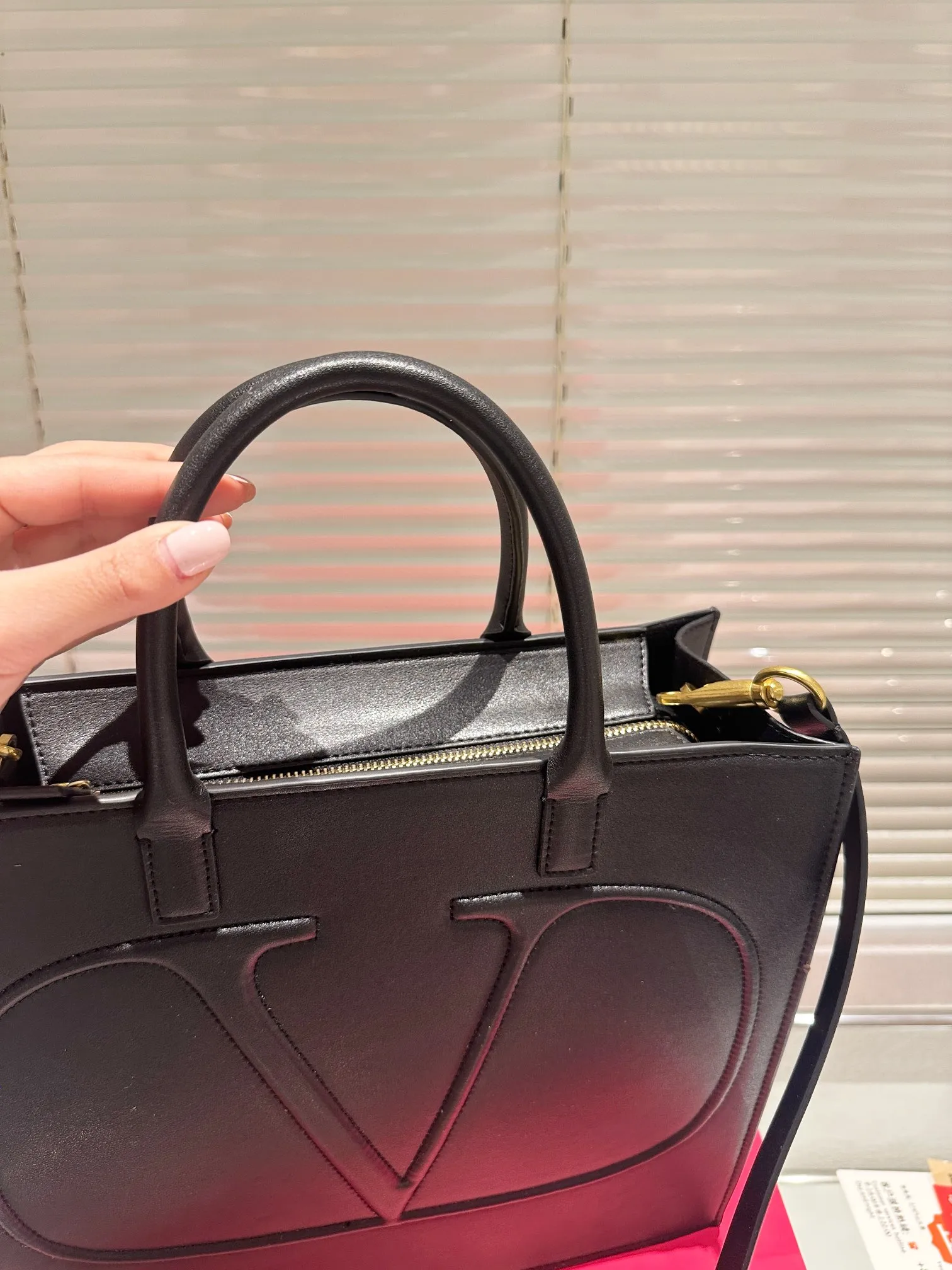 P380 with gift box 🎁 VALENTINO Women’s Tote Bag Valentino Letter Bag Letter bag from Valentino. The new season has just arrived. Size 31.27