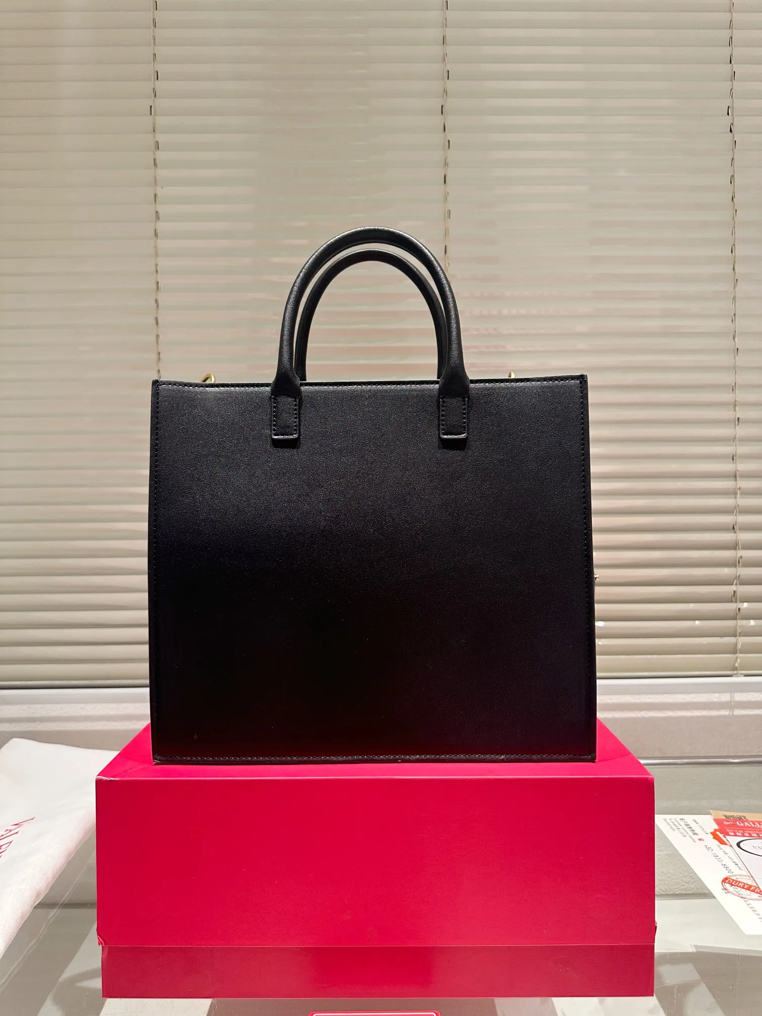 P380 with gift box 🎁 VALENTINO Women’s Tote Bag Valentino Letter Bag Letter bag from Valentino. The new season has just arrived. Size 31.27