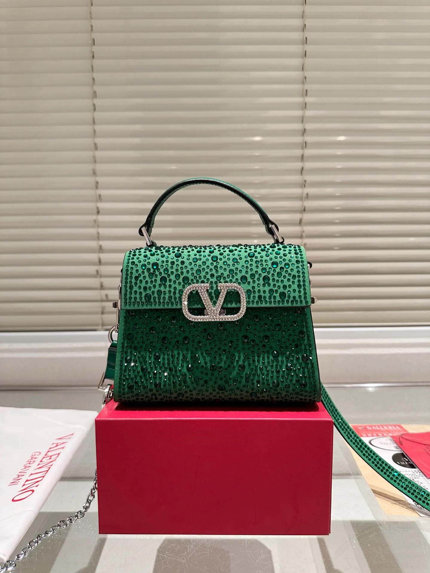 P390 Size 21 diamond bag Valentino Loco chain bag The texture is so beautiful that the upper body is really classy. Don’t be too attractive when shopping in daily life