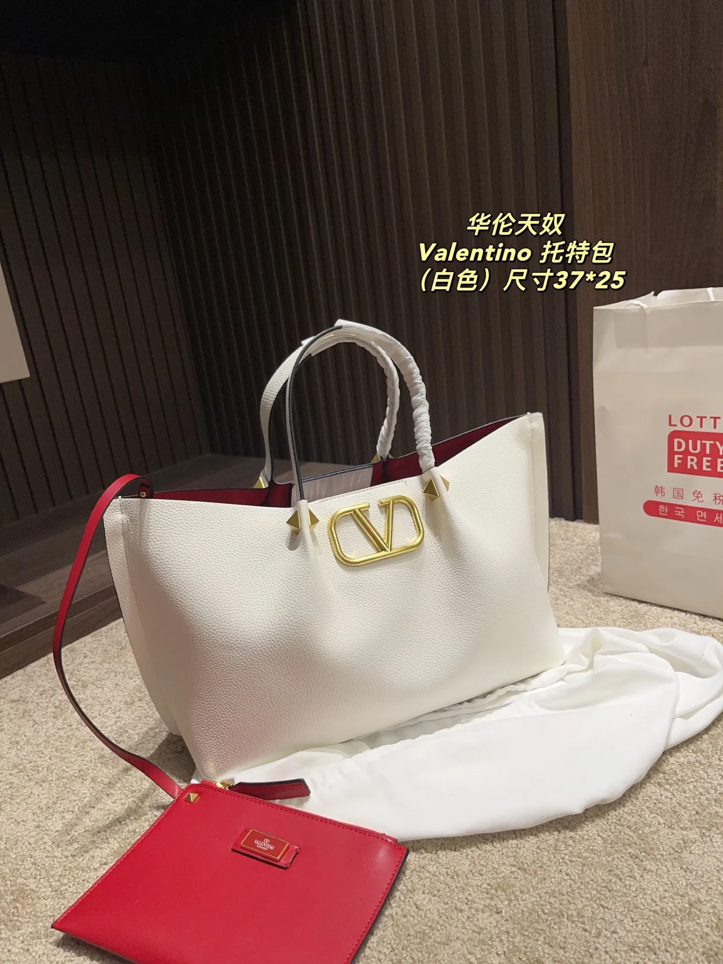 p360⚠️Size 37.25 Valentino tote bag handle, shoulder strap, can be carried by hand or shoulder! Full of high-end fashion, it is the first choice for this summer