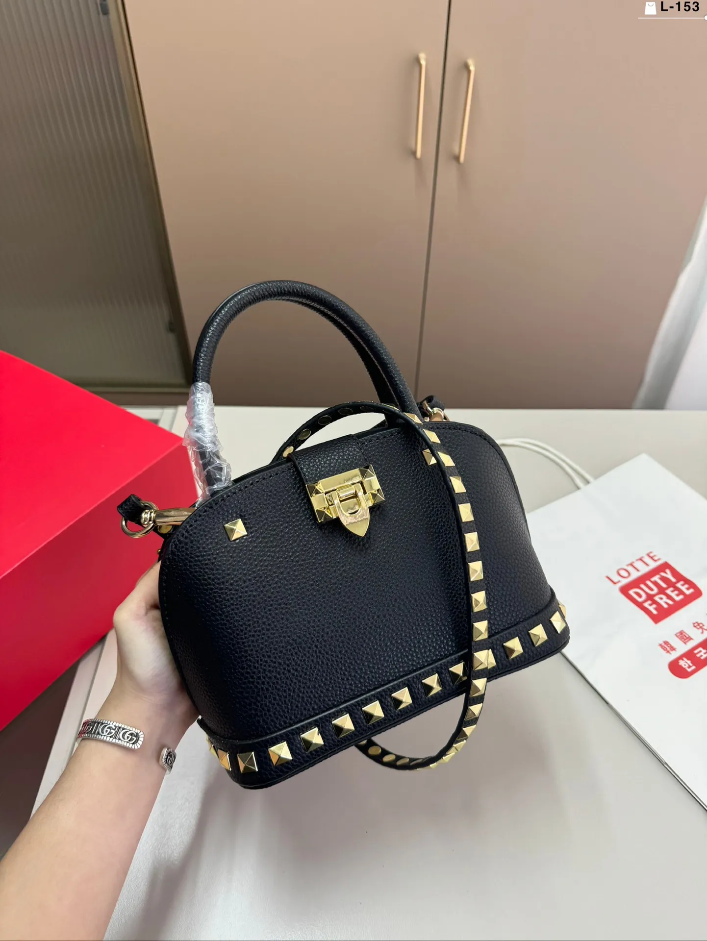 💰p360 VALENTINO Rivet shell bag calfskin handbag portable crossbody bag Rockstud Alcove accessories series L-153 size 21.11.16 folding box