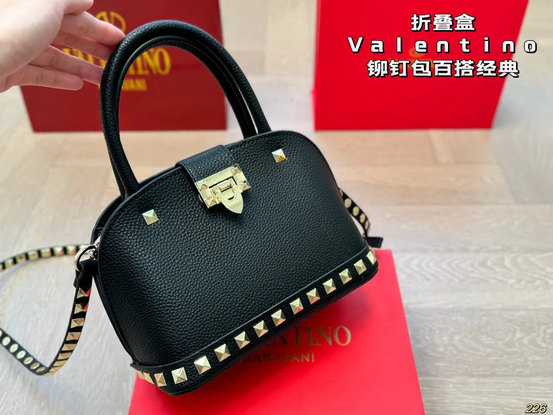 ¥360 folding box Valentino rivet bag, versatile classic, exquisite one, really super invincible and cute, full of fairy spirit, a must-have for girls every day, size 21 16