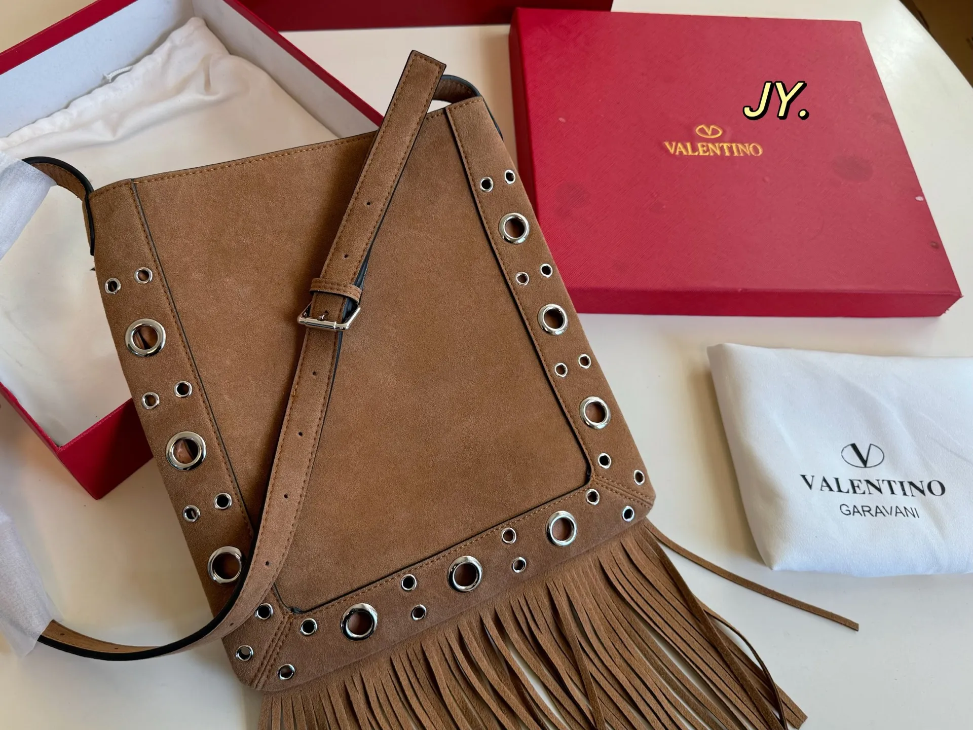 P340 (with box) size: 28×30 VALENTINO suede rivet tassel tote bag💕 The texture is very high-end, the leather is super good, adjustable shoulder straps, multiple carrying methods, super large capacity and very durable~ Casual and lazy, a must-have for daily outings