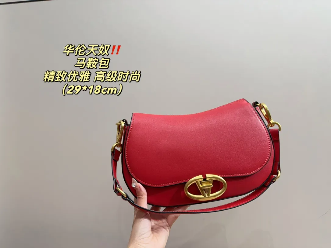 P330 comes with folding box ⚠️Size 29.18 Valentino Saddle Bag Comfortable and sophisticated at the same time Simple and elegant yet discreet Easily create an elegant commuting outfit