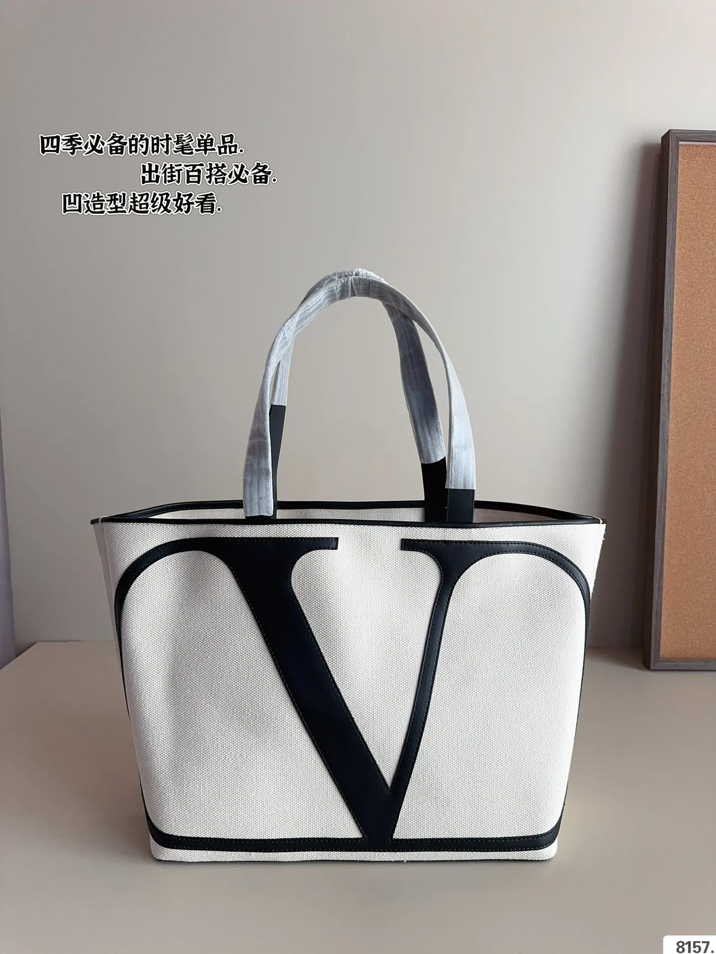 P310 Valentino/VALENTINO🌟 Hot item of the season, high-quality canvas shopping bag🤞High-quality fabric, original hardware, super brand ❣️With gorgeous and noble appearance, it has become the hottest product at the moment💋A must-have for everyone, popular among celebrities, and a masterpiece of exquisite craftsmanship. Size: 42*11*31cm