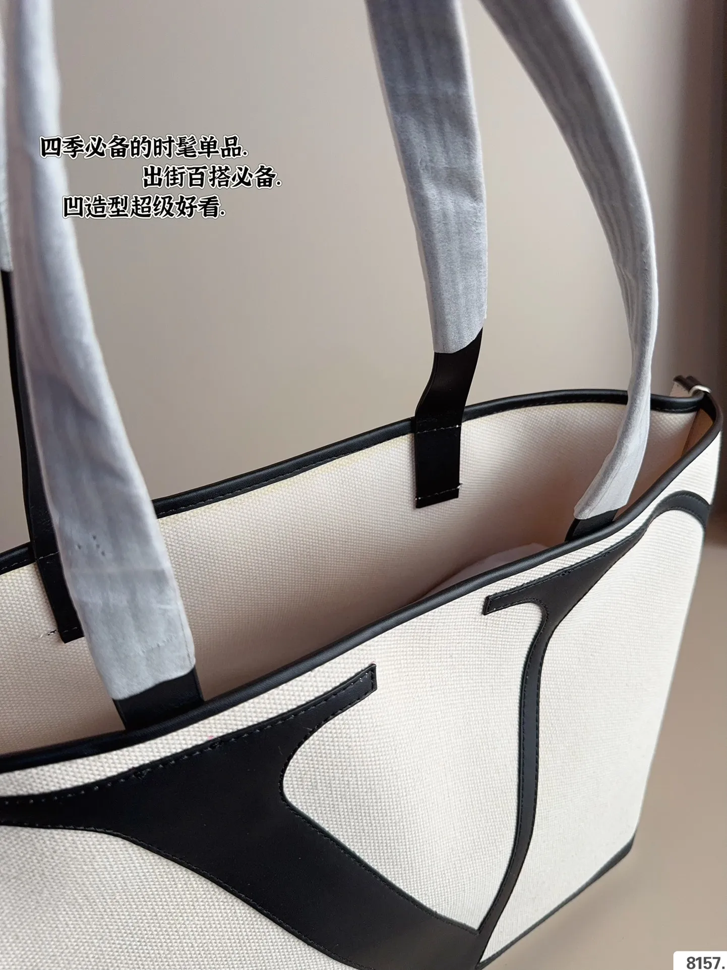 P310 Valentino/VALENTINO🌟 Hot item of the season, high-quality canvas shopping bag🤞High-quality fabric, original hardware, super brand ❣️With gorgeous and noble appearance, it has become the hottest product at the moment💋A must-have for everyone, popular among celebrities, and a masterpiece of exquisite craftsmanship. Size: 42*11*31cm