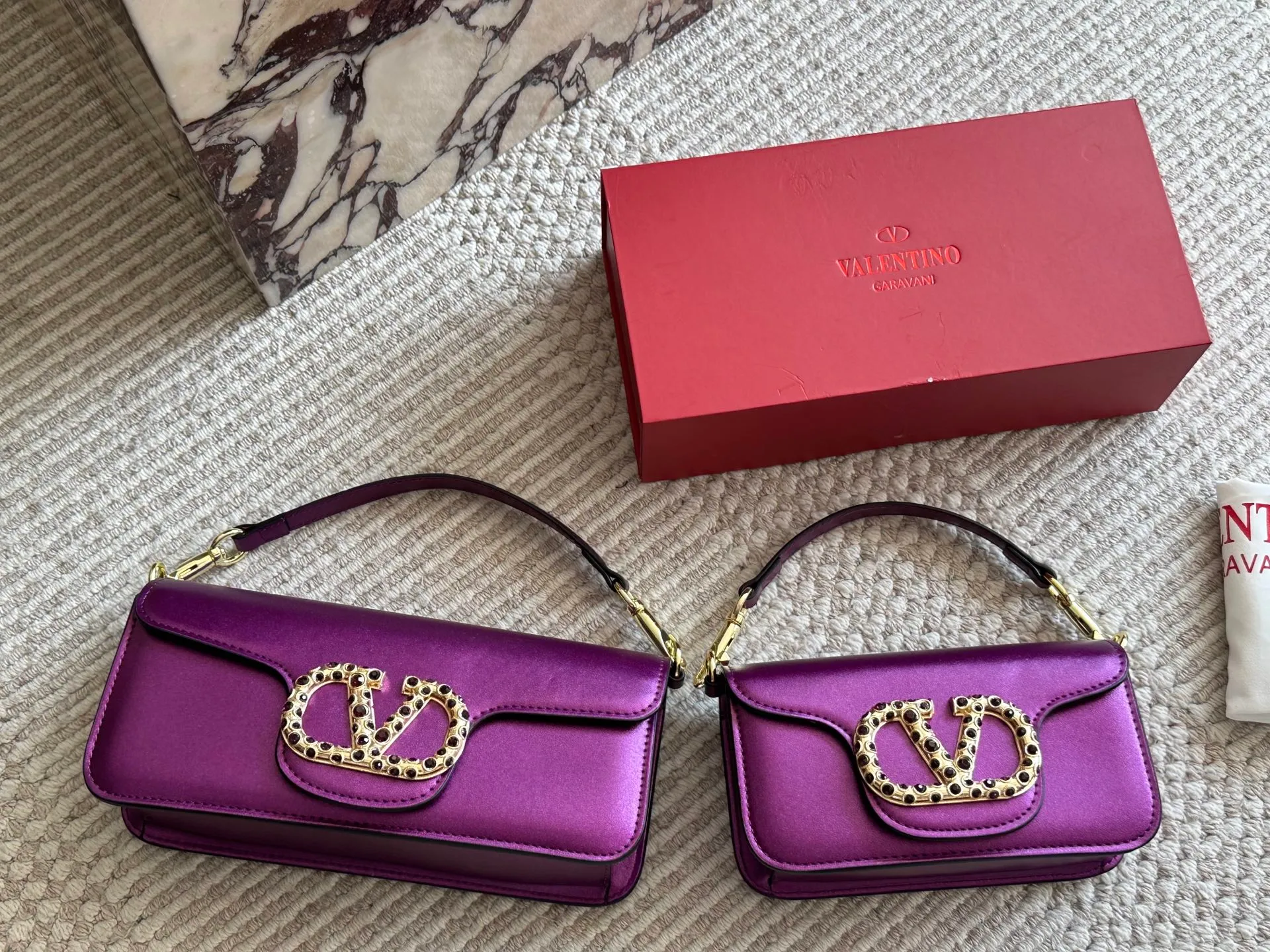 💰 320, p310 box size: 20 9cm 26 17cm Valentino new product! Who can resist this style? It’s totally okay to wear in spring, summer, autumn and winter~