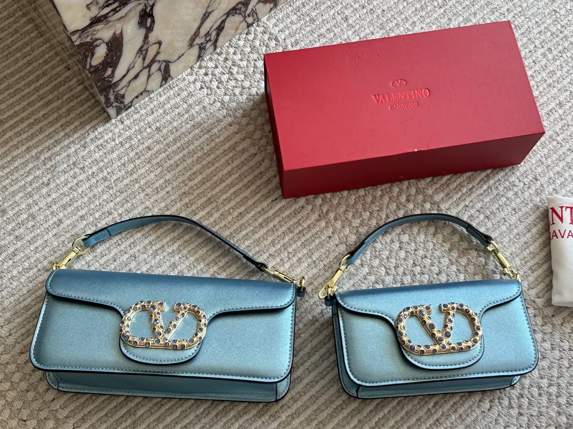 💰 320, p310 box size: 20 9cm 26 17cm Valentino new product! Who can resist this style? It’s totally okay to wear in spring, summer, autumn and winter~