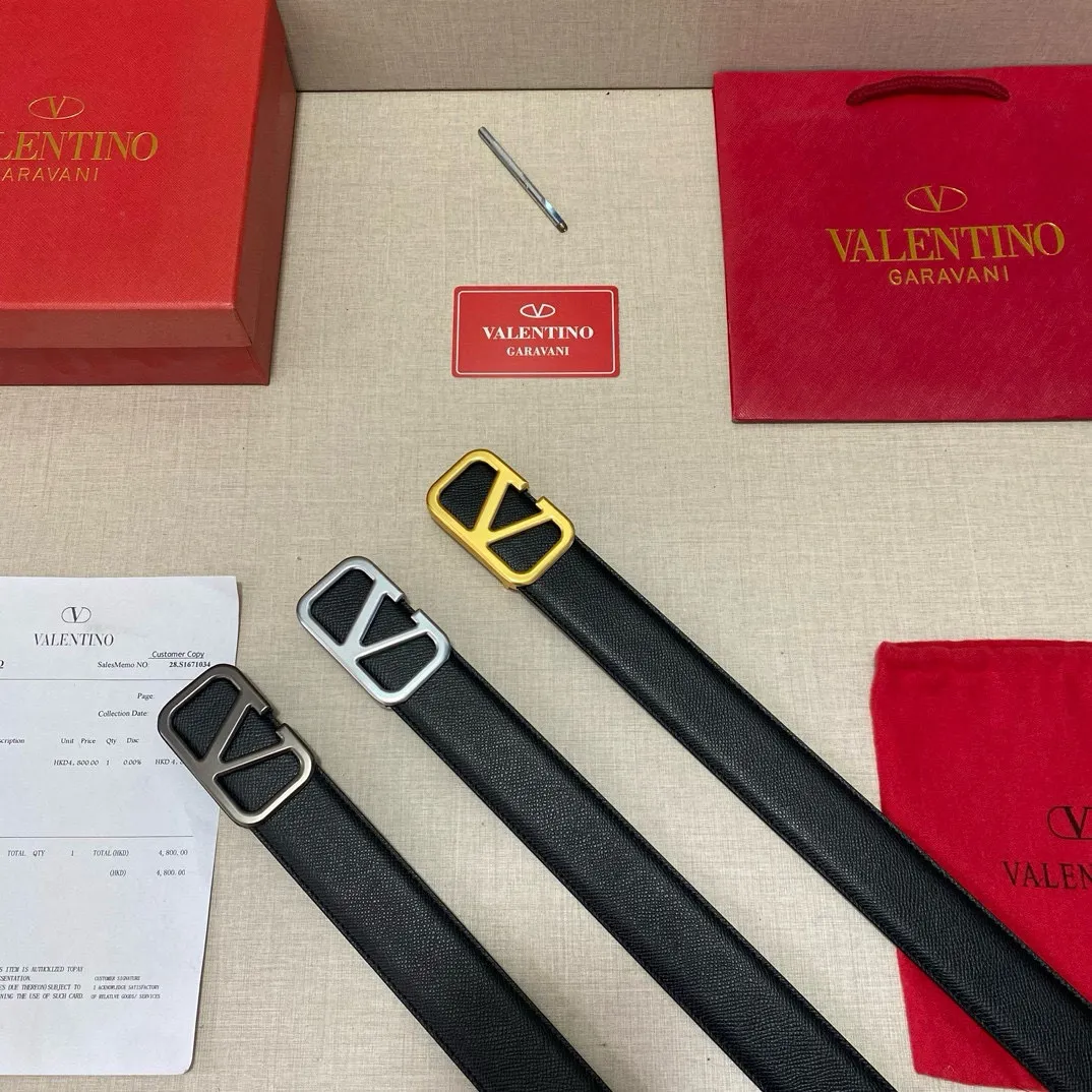✈️🇮🇹Brand: Valentino Valevtlo P150 ✈️🇮🇹Grade: 🚢Original private goods. First-layer cowhide black bottom, sold at counters🈶️, comparable to the original product! Exquisite oil edges, computer stitching, soft hand feel. No modifications in real photos. The upper body effect is super good, and the length can be cut. Comes with a full set of packaging at the counter. The first choice for gifting. Comes with eye needles. ✈️🇮🇹Button head: Guangzhou original buckle hardware ✈️🇮🇹Length: 100-125cm 3.8cm specifications ✈️🇮🇹Color: black