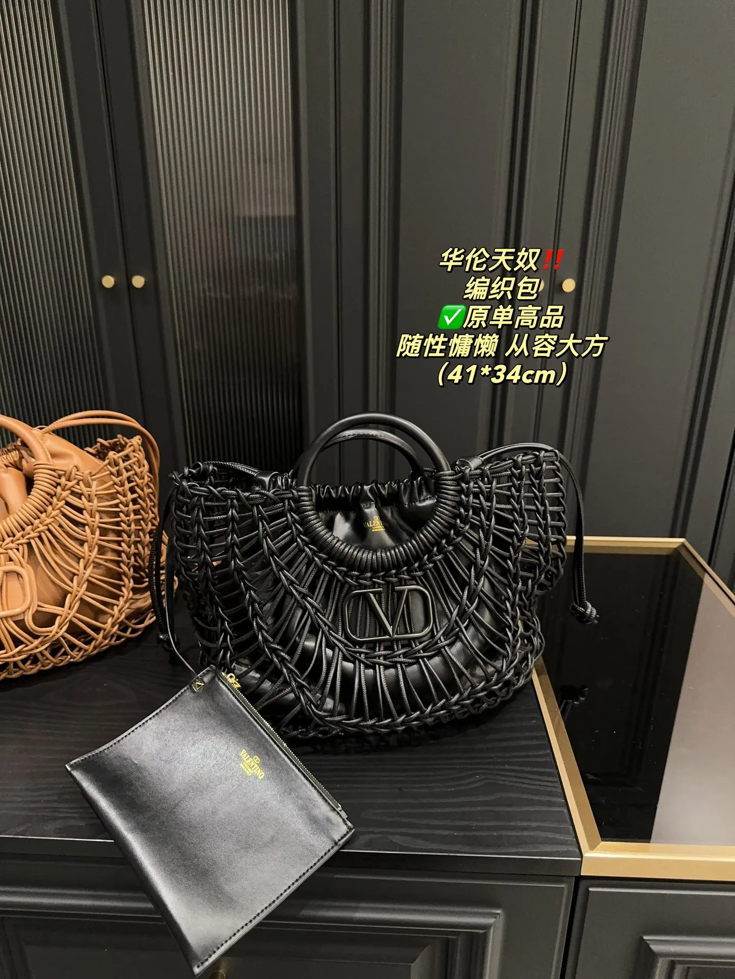 ✅Pure leather P540⚠️Size 41.34 Valentino woven bag has a strong holiday style, but it is also suitable for daily life. I think you must have a bag like this. After all, no one wants to refuse the waves and the beach.
