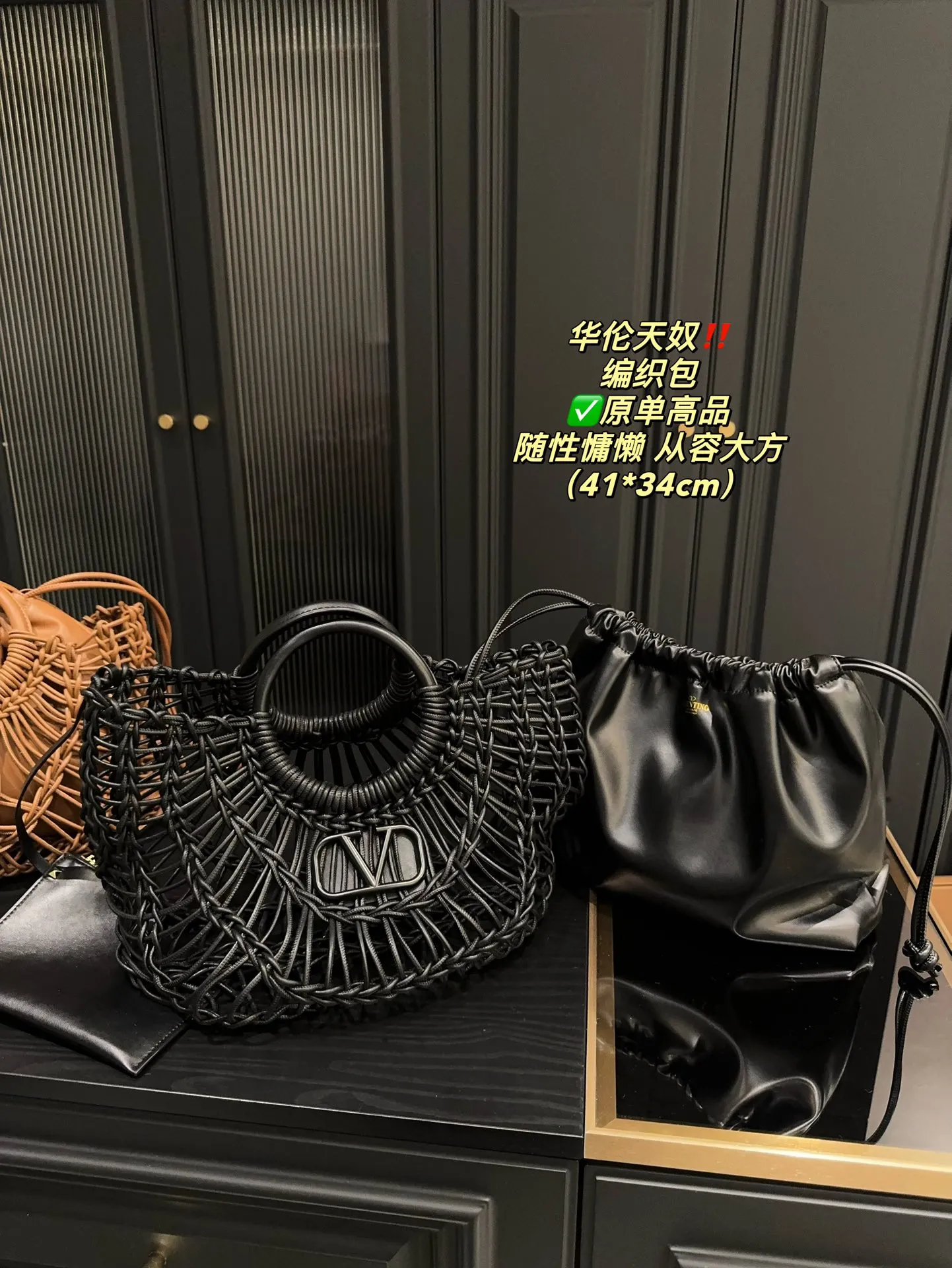 ✅Pure leather P540⚠️Size 41.34 Valentino woven bag has a strong holiday style, but it is also suitable for daily life. I think you must have a bag like this. After all, no one wants to refuse the waves and the beach.