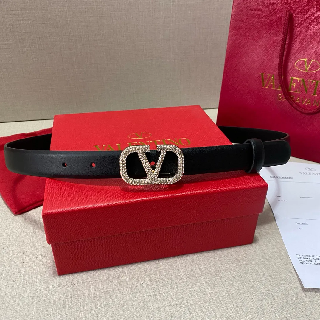 P160 Valentino classic letter series, size 2.5cm, hardware adopts classic logo cowhide first-layer fabric! A non-contrasting belt!