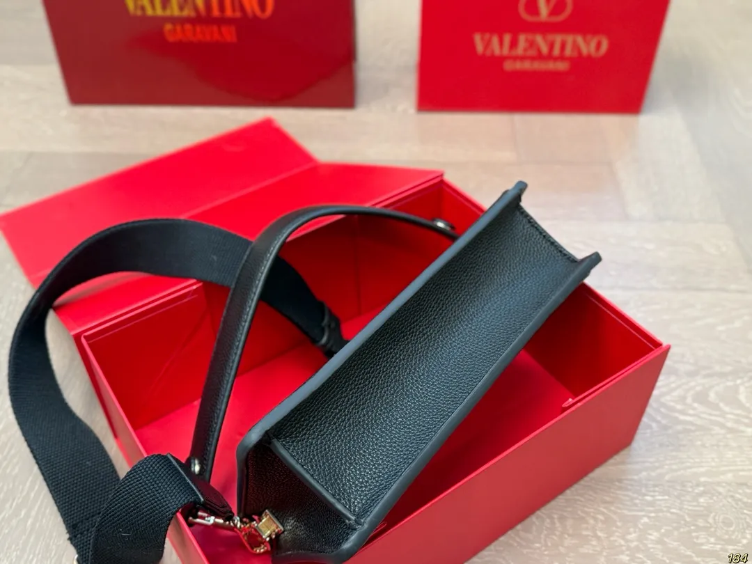 ¥290 Folding box Valentino Versatile classic, exquisite one, really super invincible and cute, full of fairy spirit, a must-have for girls every day, size 26 15