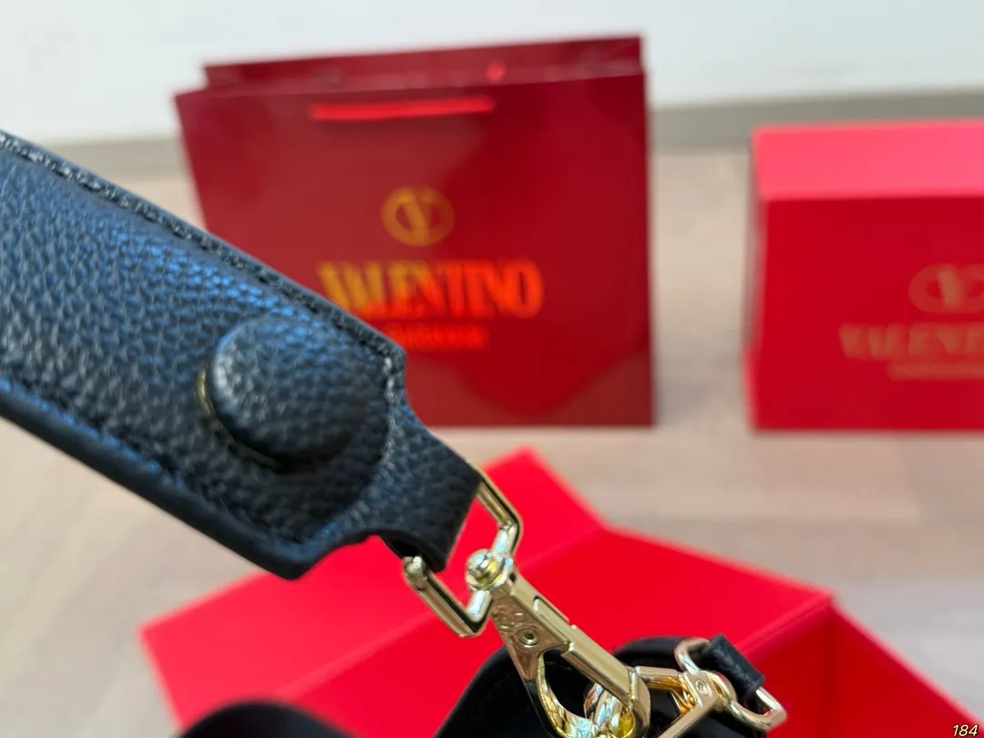 ¥290 Folding box Valentino Versatile classic, exquisite one, really super invincible and cute, full of fairy spirit, a must-have for girls every day, size 26 15