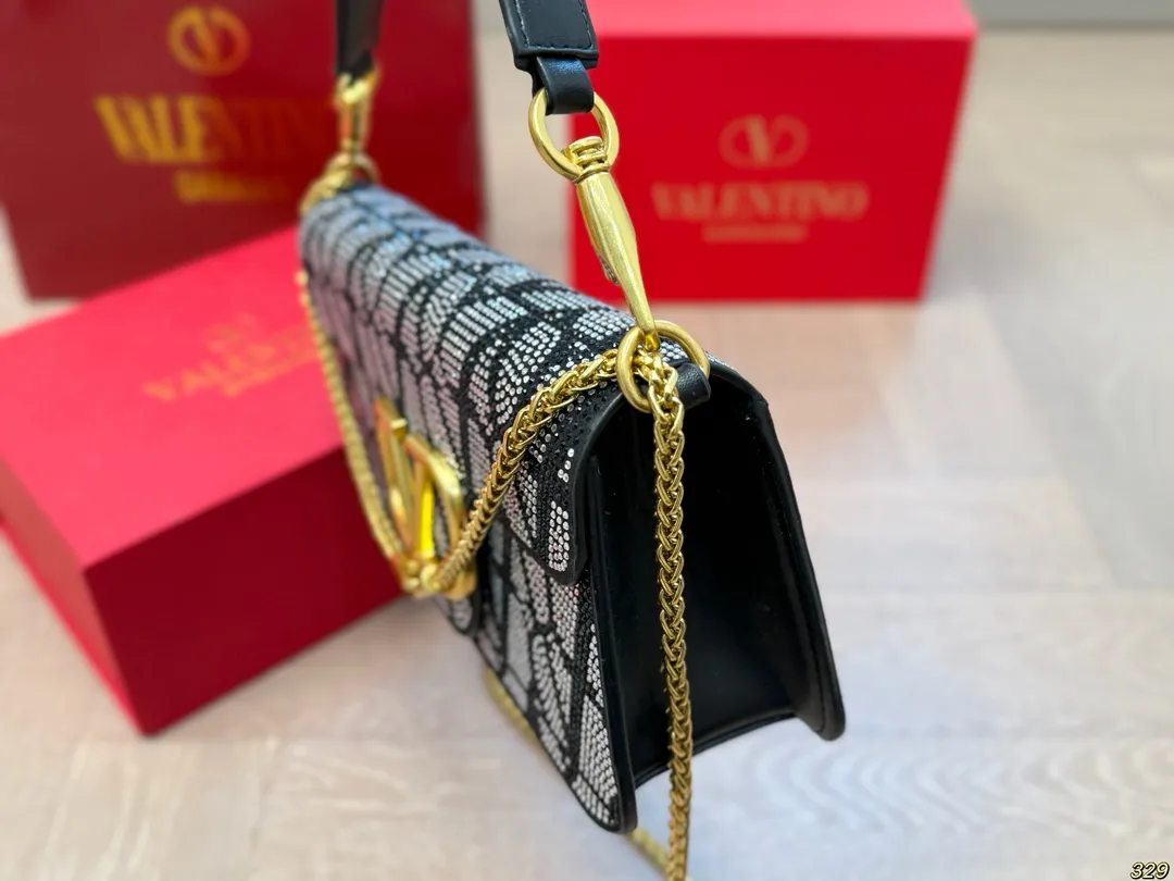 ¥330/¥320 folding box Valentino star diamond version handbag, metallic texture, big logo, simple bag silhouette unlocks fashion charm, can be salty or sweet, makes you the most beautiful girl on the street, very versatile yyds Size: 28 13/20 11