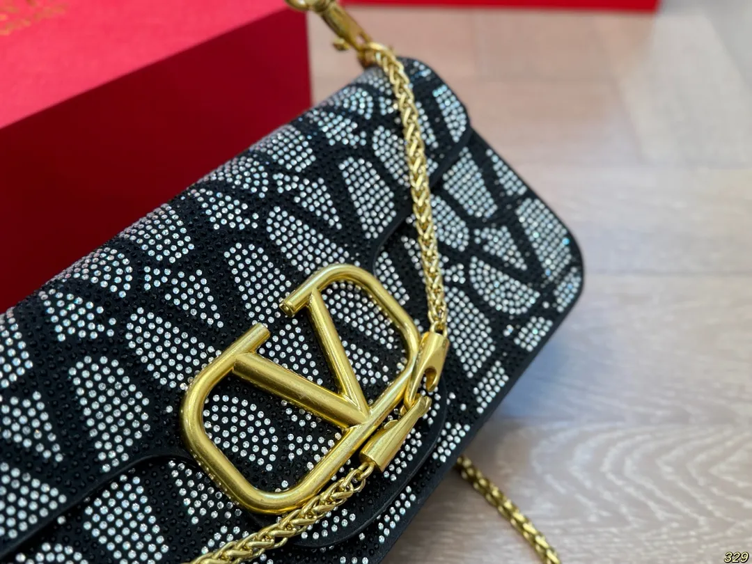 ¥330/¥320 folding box Valentino star diamond version handbag, metallic texture, big logo, simple bag silhouette unlocks fashion charm, can be salty or sweet, makes you the most beautiful girl on the street, very versatile yyds Size: 28 13/20 11
