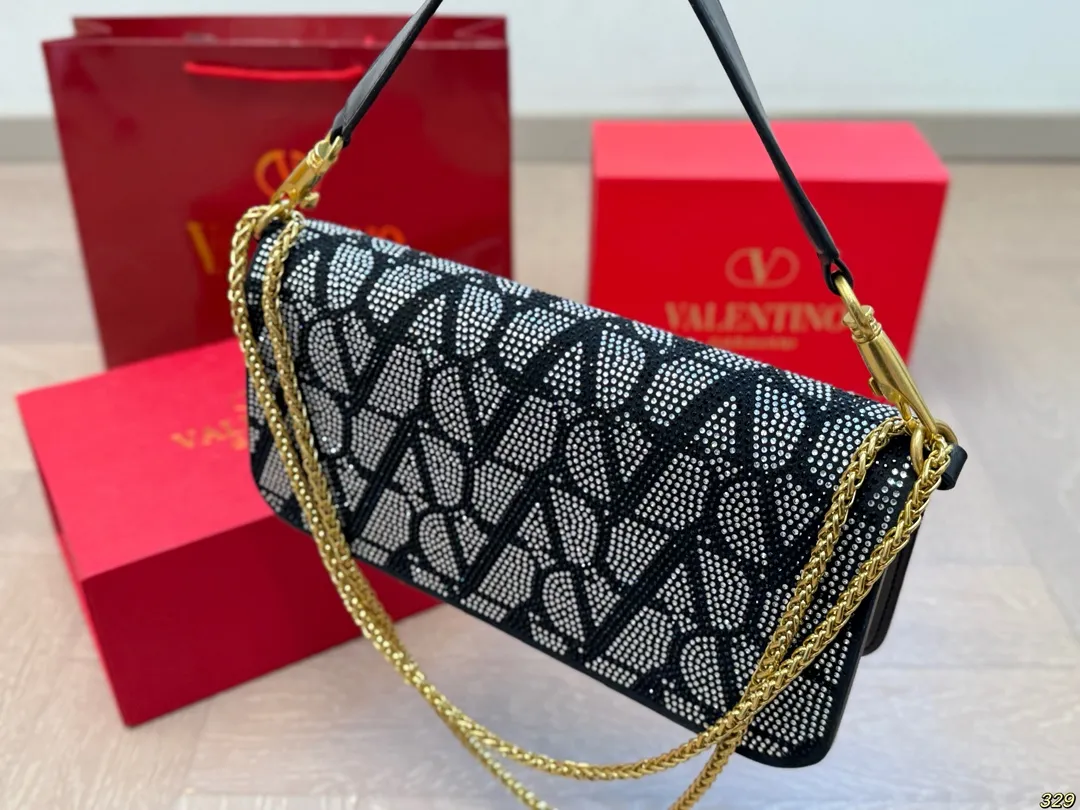 ¥330/¥320 folding box Valentino star diamond version handbag, metallic texture, big logo, simple bag silhouette unlocks fashion charm, can be salty or sweet, makes you the most beautiful girl on the street, very versatile yyds Size: 28 13/20 11