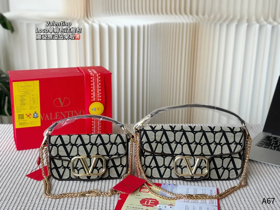 💰310💰290 Packed in a folding gift box 🌟Valentino Loco shoulder bag baguette bag, the sense of luxury is overflowing. This appearance is very versatile. No matter how you carry it, there is no pressure. Which girl can refuse such a beautiful bag? 🫣 Size: large 27-8-13, small 20-6-11
