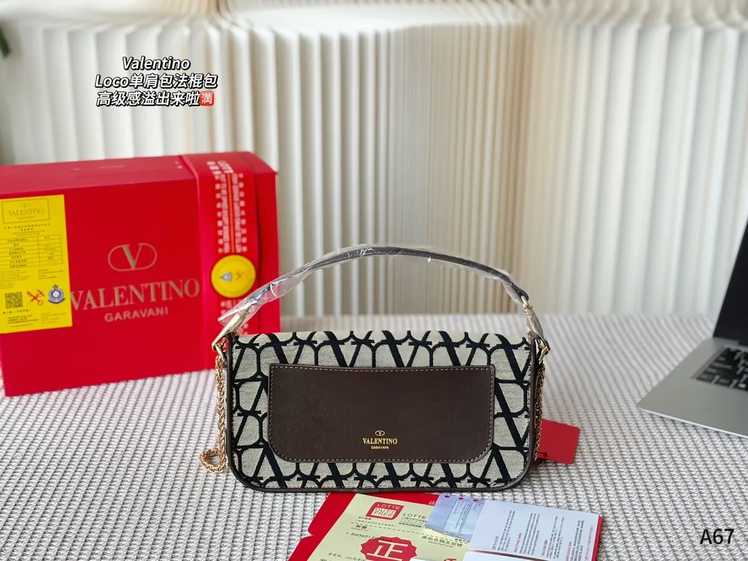 💰310💰290 Packed in a folding gift box 🌟Valentino Loco shoulder bag baguette bag, the sense of luxury is overflowing. This appearance is very versatile. No matter how you carry it, there is no pressure. Which girl can refuse such a beautiful bag? 🫣 Size: large 27-8-13, small 20-6-11