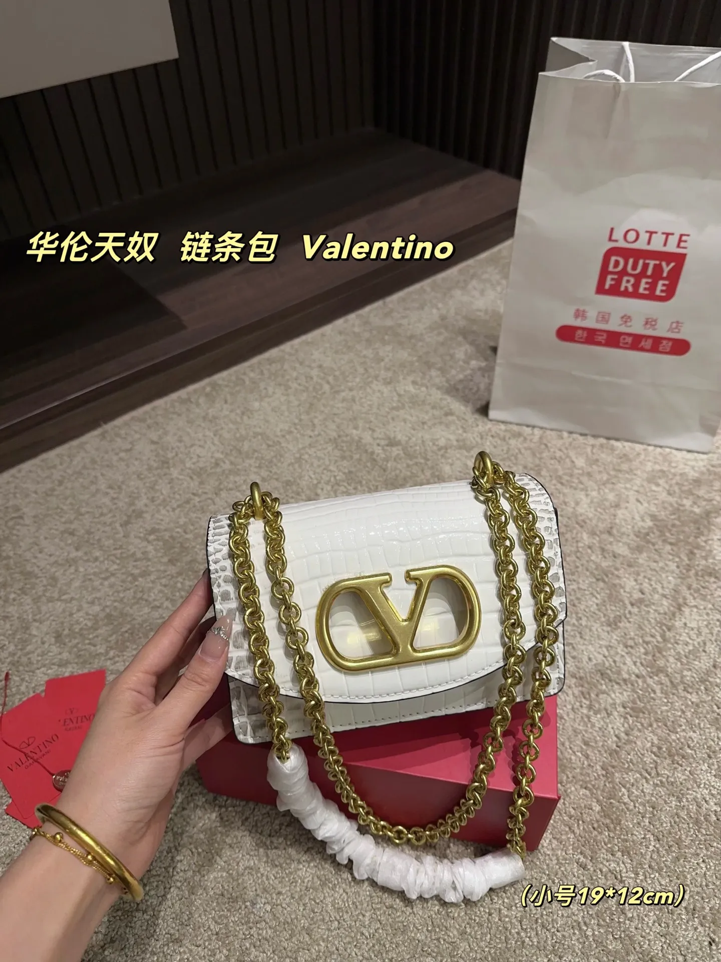 Large P330⚠️Size 23.15 Small P320 with folding box⚠️Size 19.12 Valentino chain bag Valentino is low-key and textured, has a unique artistic flavor, has good looks, and is a must-have in Jimei