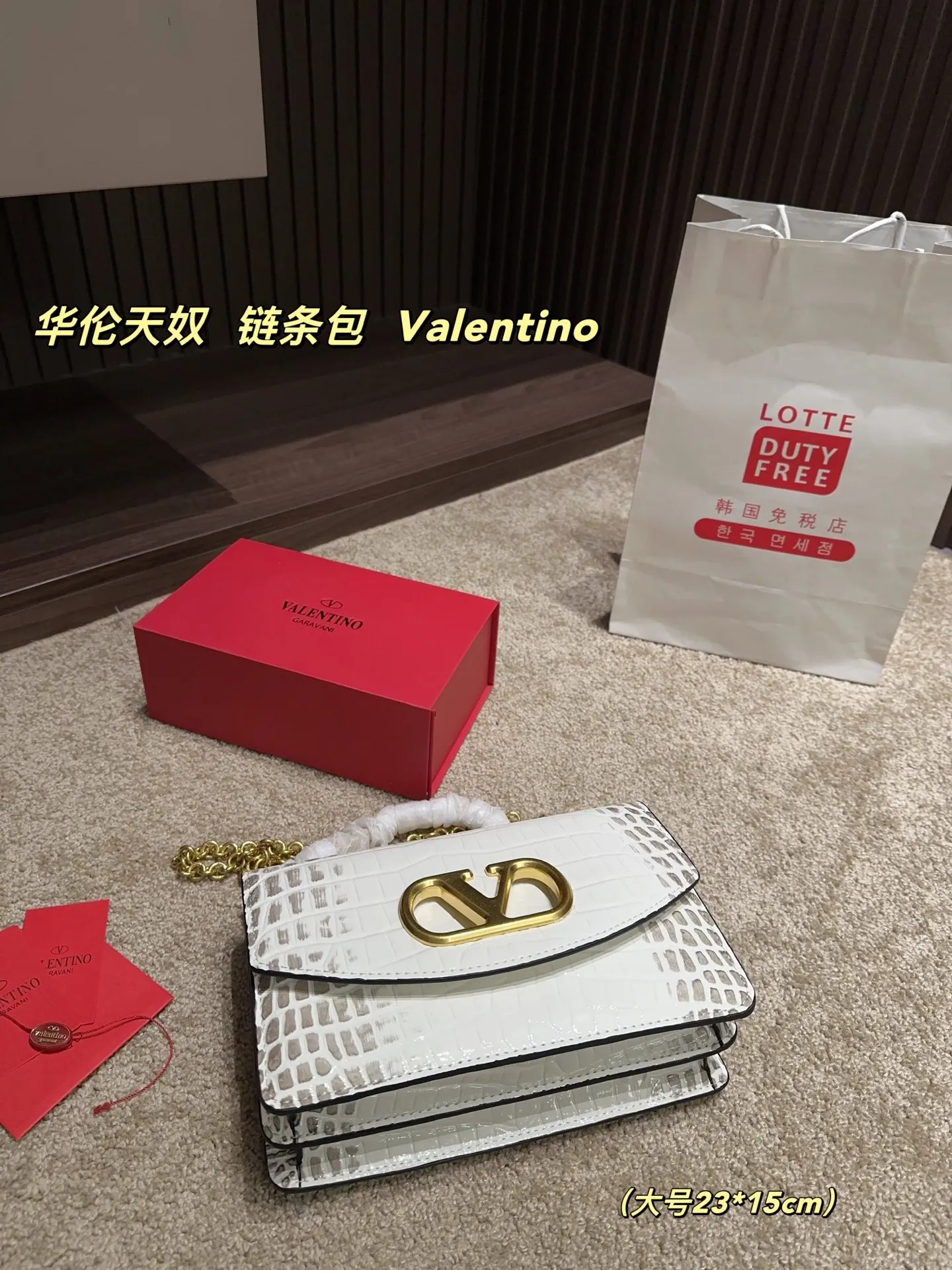 Large P330⚠️Size 23.15 Small P320 with folding box⚠️Size 19.12 Valentino chain bag Valentino is low-key and textured, has a unique artistic flavor, has good looks, and is a must-have in Jimei
