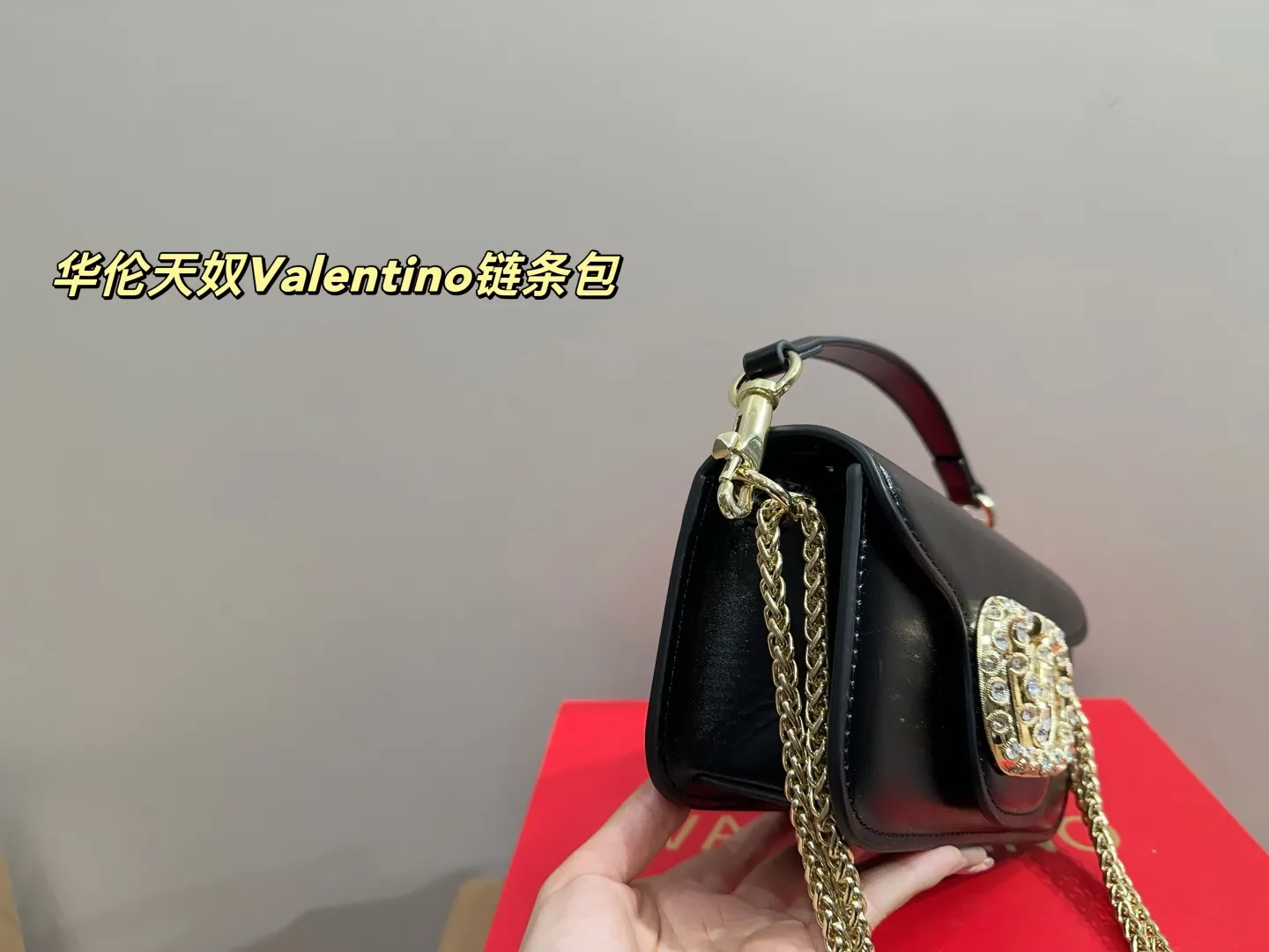 Large P320 comes with box⚠️Size 27.12 Small P310 comes with box⚠️Size 20.11 Valentino chain bag