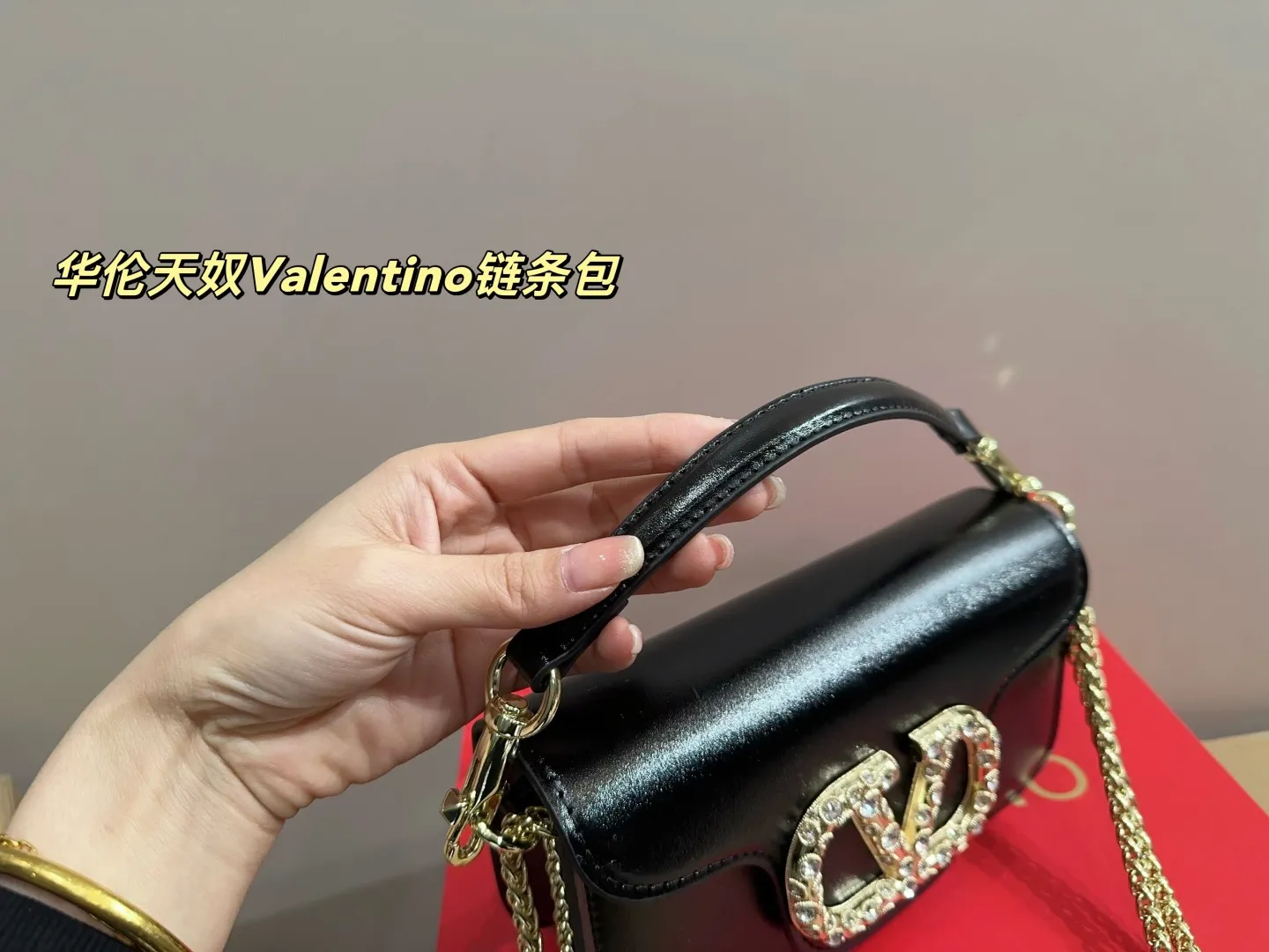 Large P320 comes with box⚠️Size 27.12 Small P310 comes with box⚠️Size 20.11 Valentino chain bag