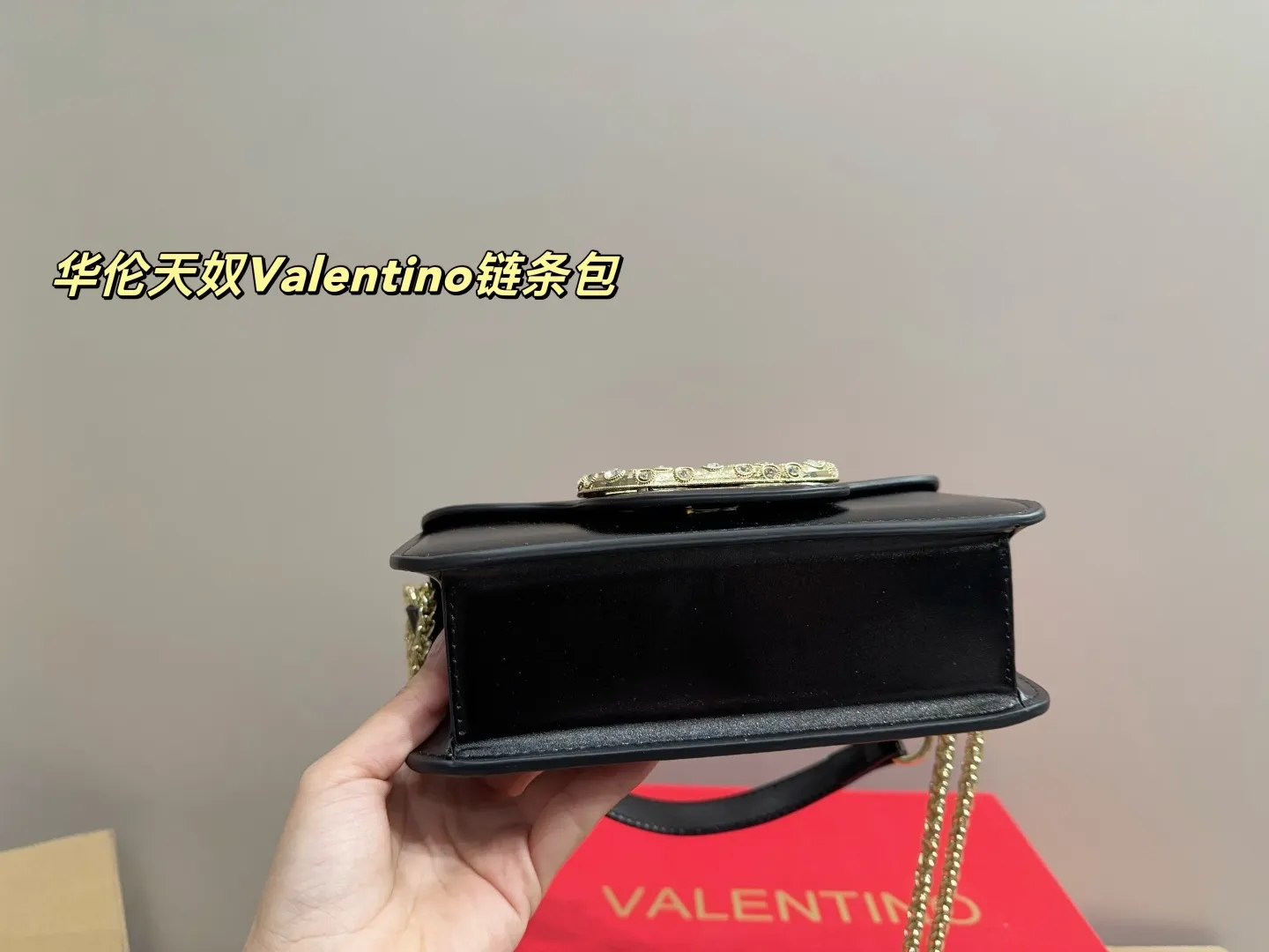 Large P320 comes with box⚠️Size 27.12 Small P310 comes with box⚠️Size 20.11 Valentino chain bag