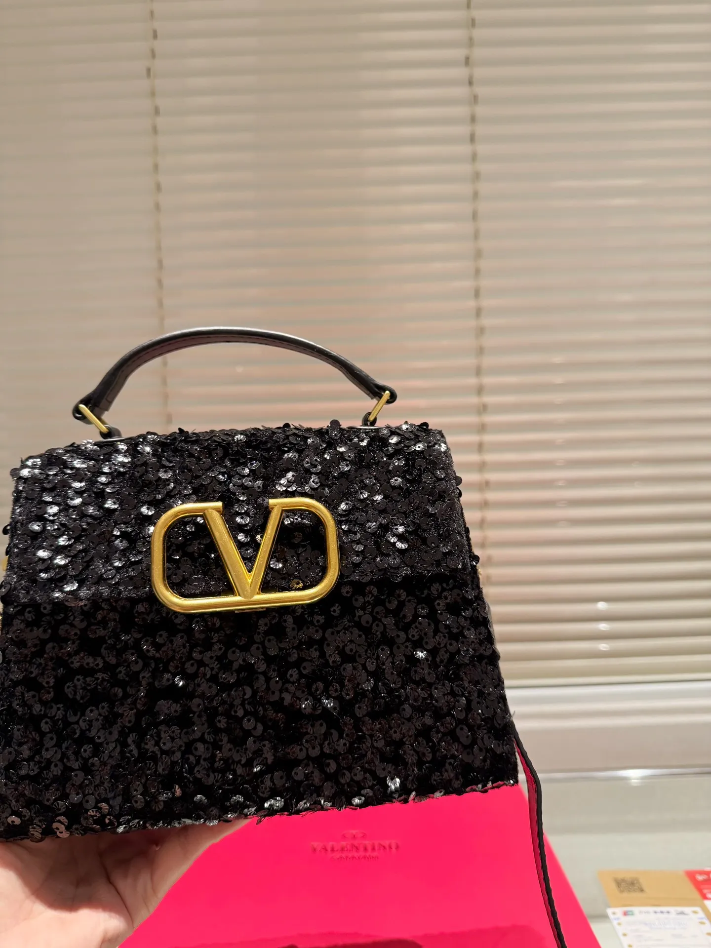P350 Size 21 diamond bag Valentino Loco chain bag The texture is so beautiful that the upper body is really too textured. Don’t be too attractive when shopping in daily life