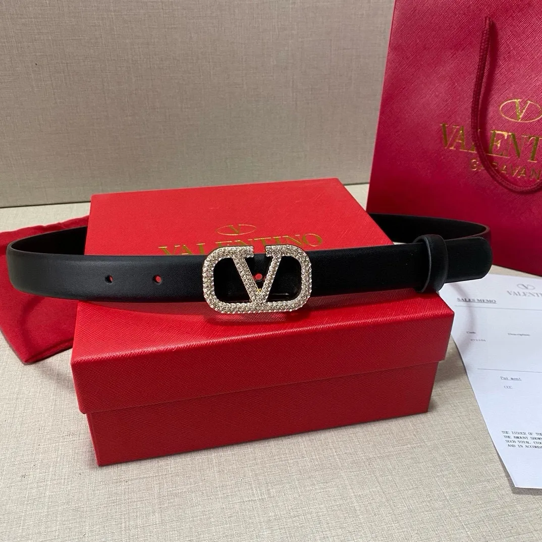P160 Valentino classic letter series, size 2.5cm, hardware adopts classic logo cowhide first-layer fabric! A non-contrasting belt!