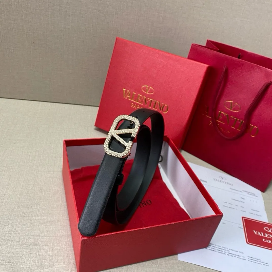 P160 Valentino classic letter series, size 2.5cm, hardware adopts classic logo cowhide first-layer fabric! A non-contrasting belt!