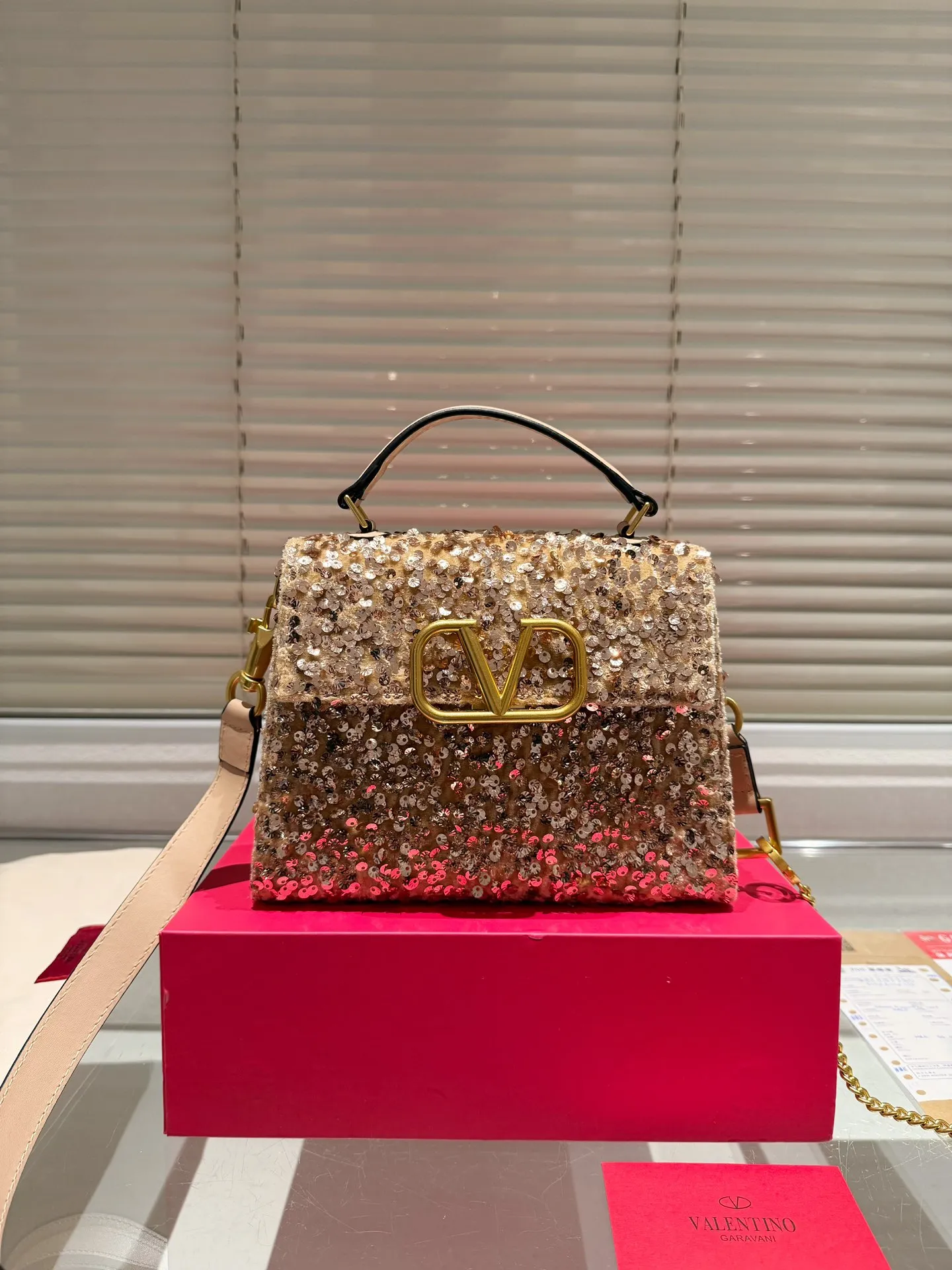P350 Size 21 diamond bag Valentino Loco chain bag The texture is so beautiful that the upper body is really too textured. Don’t be too attractive when shopping in daily life