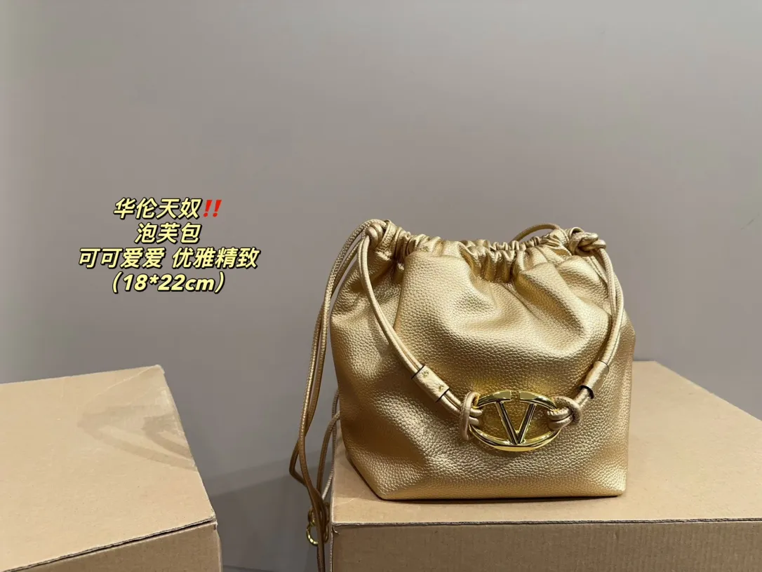 P270 comes with folding box ⚠️Size 18.22 Valentino puff bag cute, small and exquisite, elegant and exquisite, a must-have for fairies