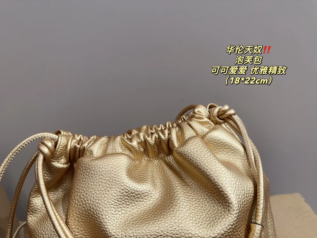 P270 comes with folding box ⚠️Size 18.22 Valentino puff bag cute, small and exquisite, elegant and exquisite, a must-have for fairies