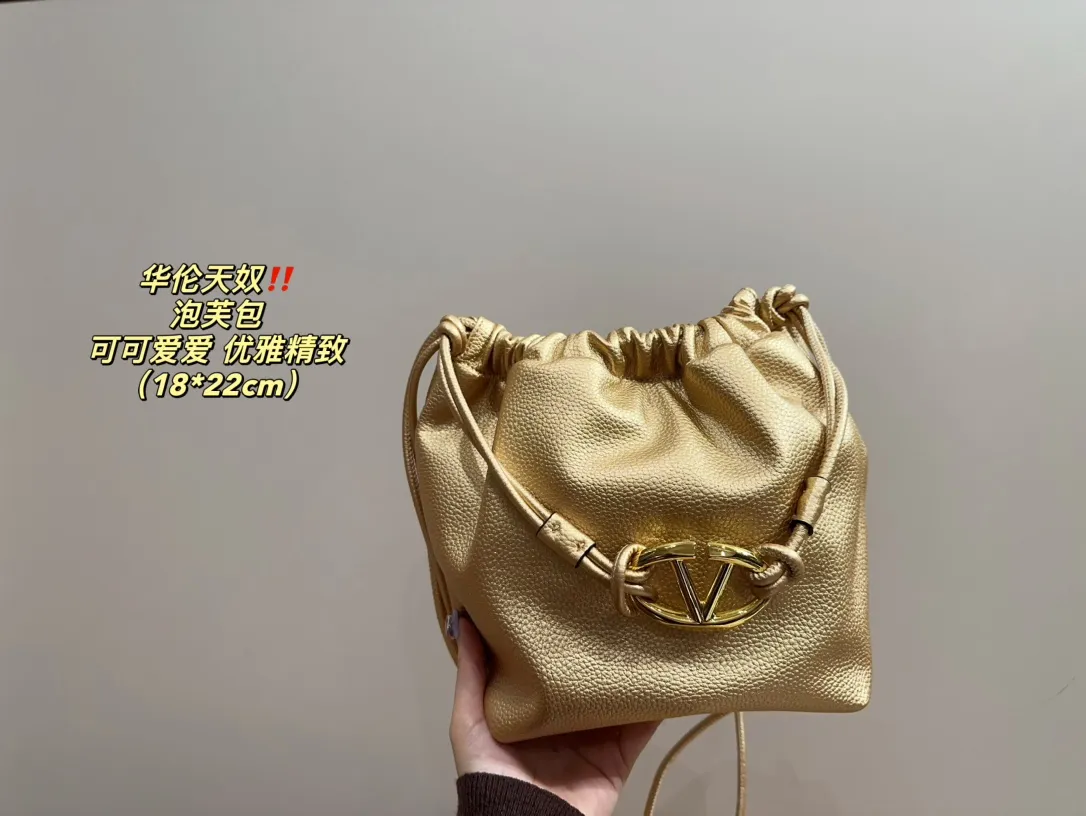 P270 comes with folding box ⚠️Size 18.22 Valentino puff bag cute, small and exquisite, elegant and exquisite, a must-have for fairies
