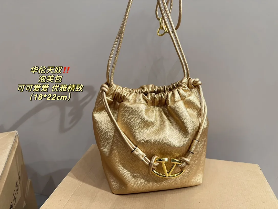 P270 comes with folding box ⚠️Size 18.22 Valentino puff bag cute, small and exquisite, elegant and exquisite, a must-have for fairies