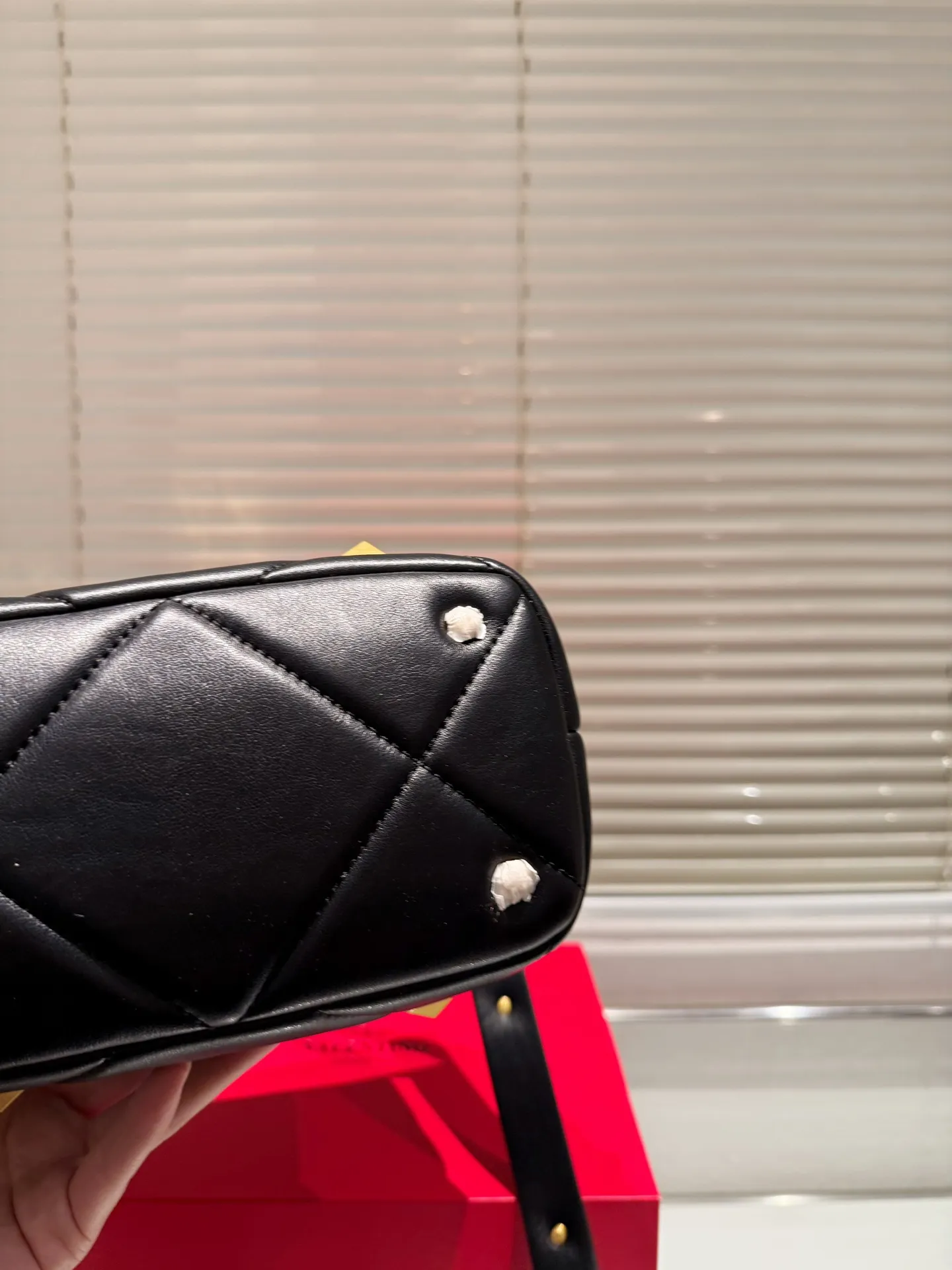 P380 Comes with box⚠️Size 20.18 Valentino VSLING handbag Unlocks fashion charm Can be salty or sweet The most beautiful girl on the street
