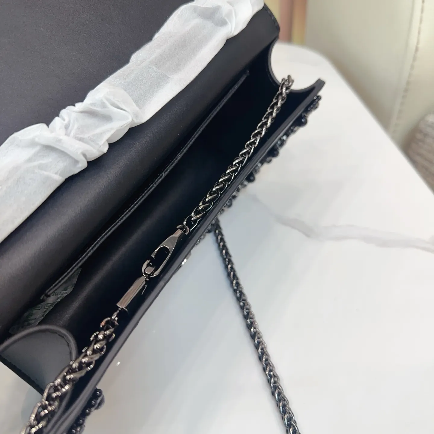 p520 Folding Box Valentino Shoulder Bag It’s fashionable and easy to match. It doesn’t look old-fashioned and is easy to match. Moreover, the beauty and temperament bonus is so high~ I love this calmness and elegance. Size: 25.14 yo
