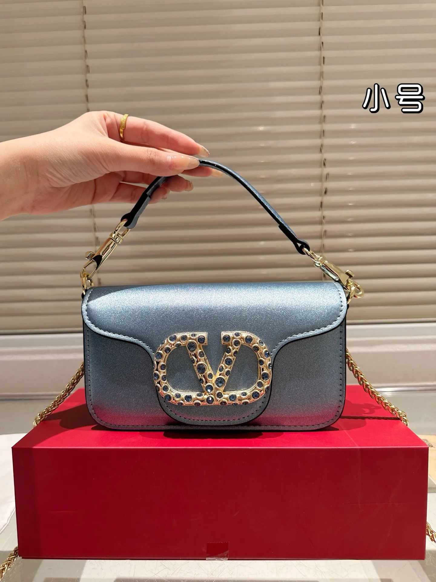 Large P310 Folding Box ⚠️Size 20.10 Valentino Loco Shoulder Bag Overflowing with Sophistication This Look Is Very Versatile No matter how you carry it, you won’t feel any pressure. Which girl can resist such a beautiful bag?