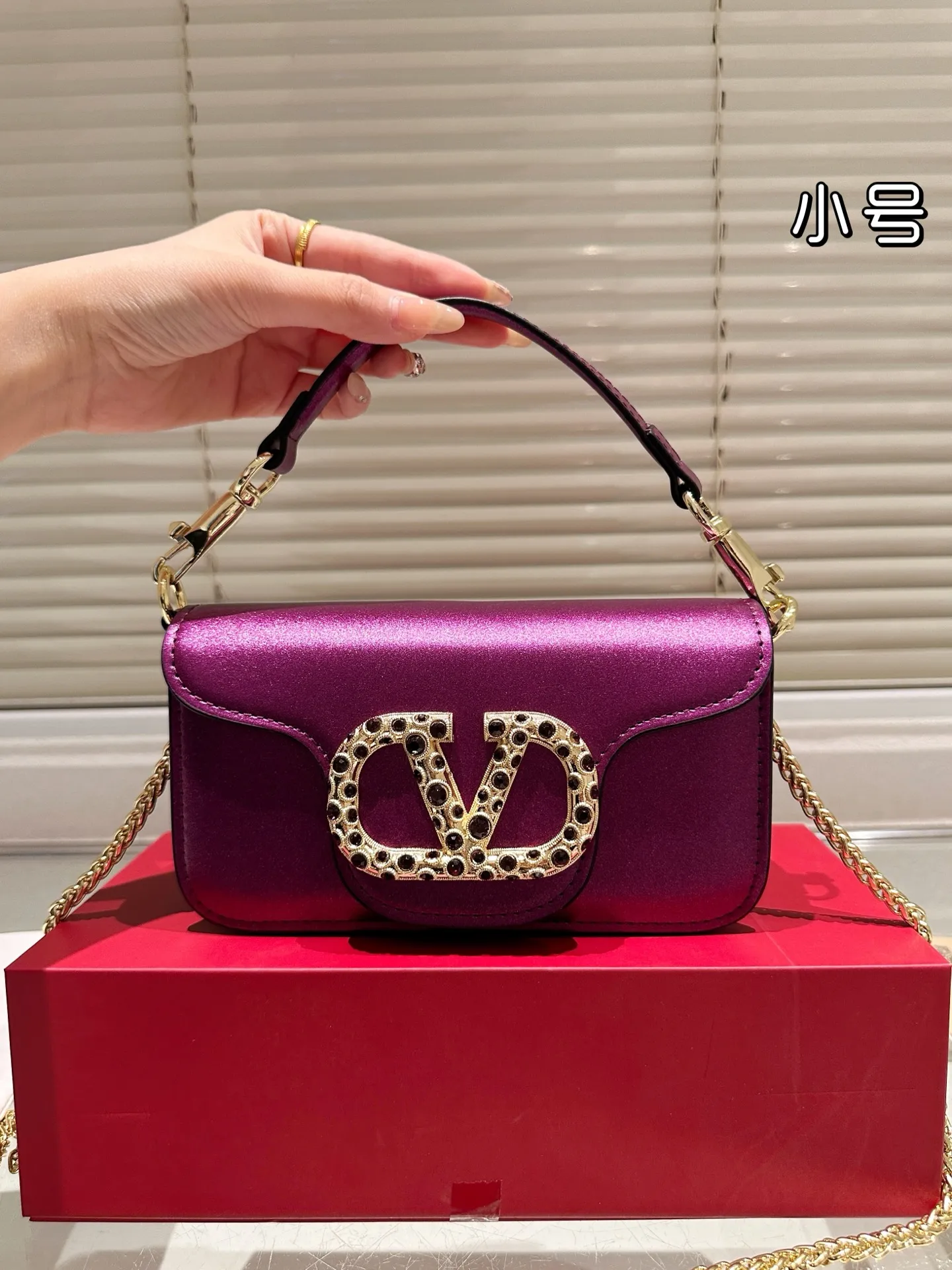 Large P310 Folding Box ⚠️Size 20.10 Valentino Loco Shoulder Bag Overflowing with Sophistication This Look Is Very Versatile No matter how you carry it, you won’t feel any pressure. Which girl can resist such a beautiful bag?