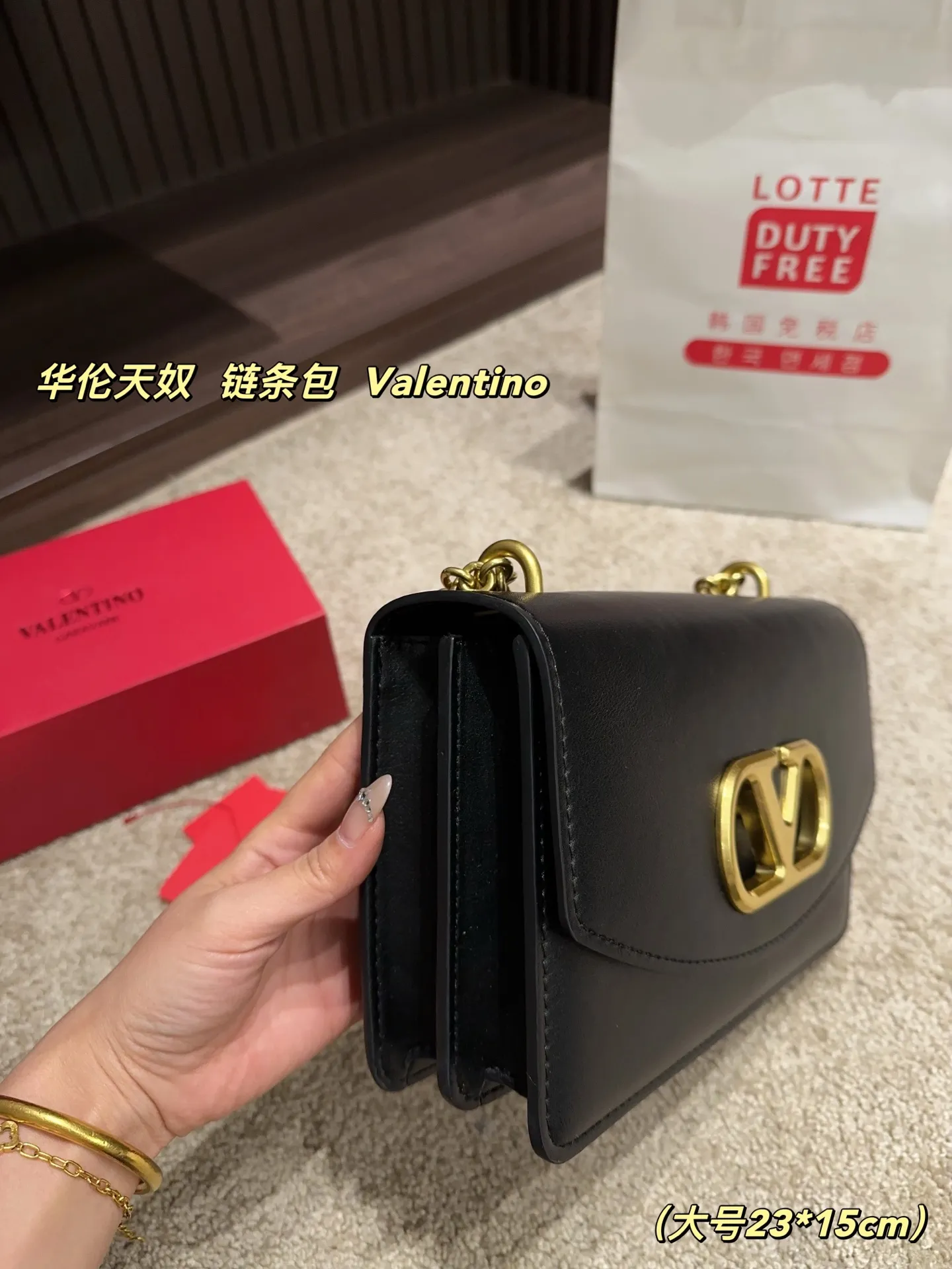 Large P330⚠️Size 23.15 Small P320 with folding box⚠️Size 19.12 Valentino chain bag Valentino is low-key and textured, has a unique artistic flavor, has good looks, and is a must-have in Jimei