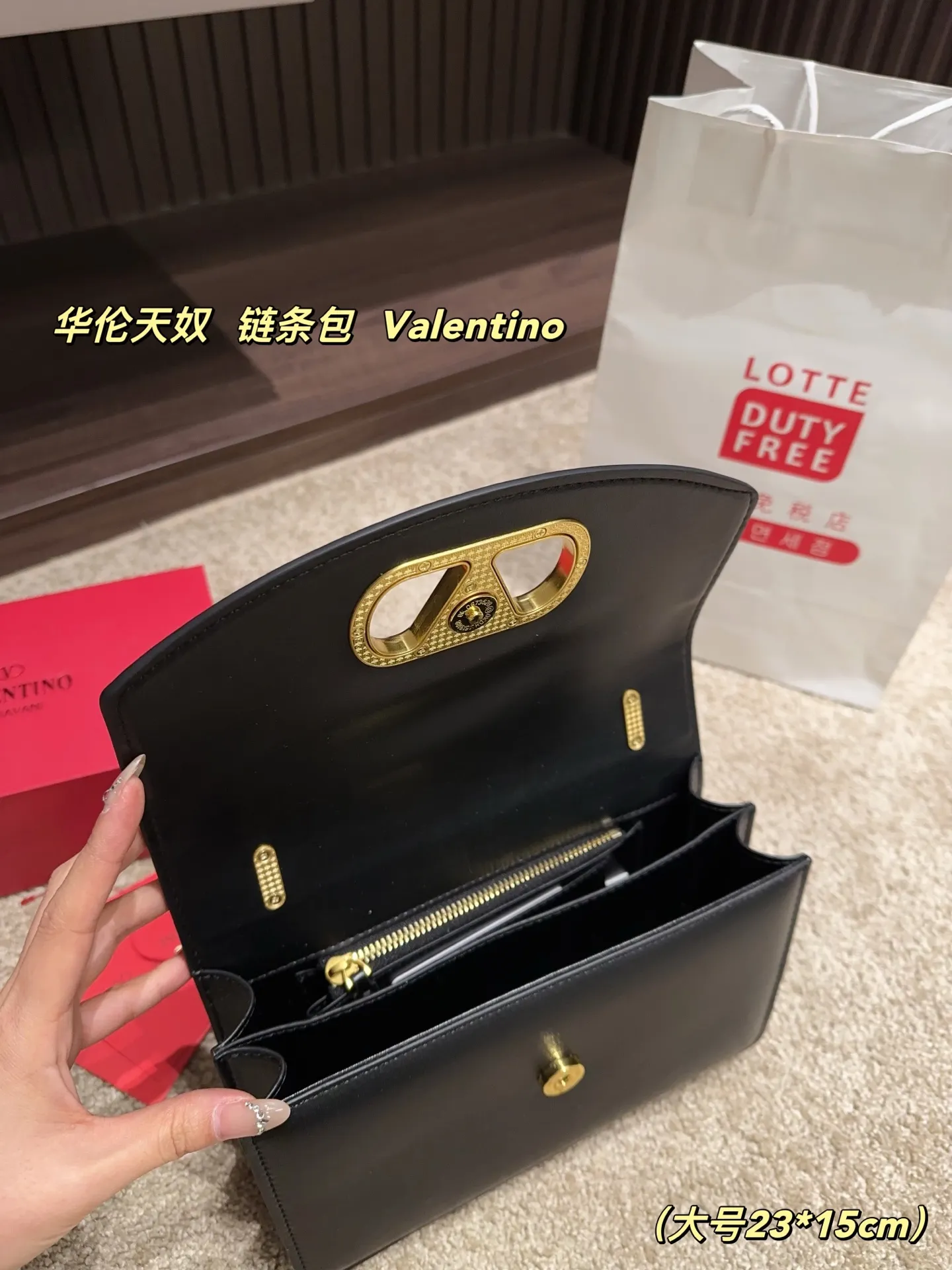 Large P330⚠️Size 23.15 Small P320 with folding box⚠️Size 19.12 Valentino chain bag Valentino is low-key and textured, has a unique artistic flavor, has good looks, and is a must-have in Jimei