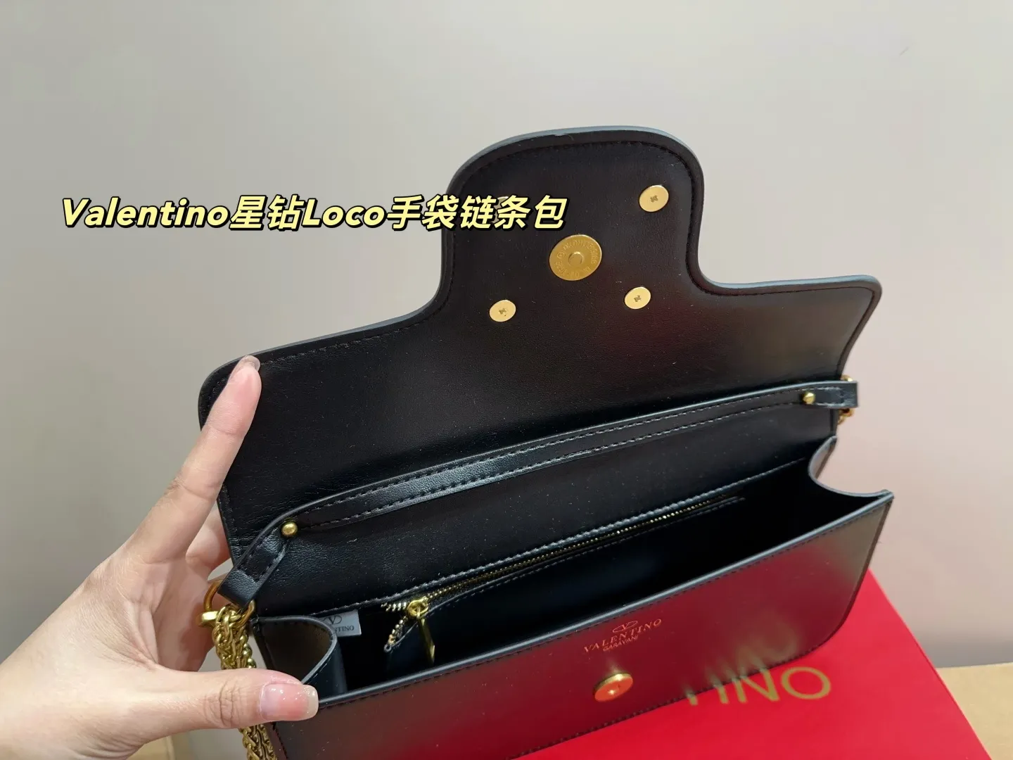 Large P320 comes with box⚠️Size 25.13 Small P310 comes with box⚠️Size 17.12 Valentino Valentino Star Diamond Loco Handbag Chain Bag