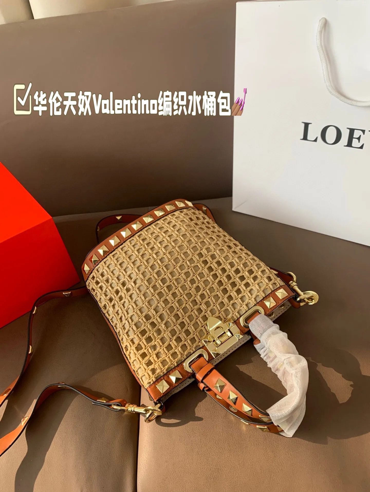 P360 Folding box Valentino woven bucket bag. It’s fashionable and easy to match. It doesn’t look old-fashioned and it’s easy to match. And Dan’s beauty and temperament are so high~ I love this calmness and elegance. Size 16*19