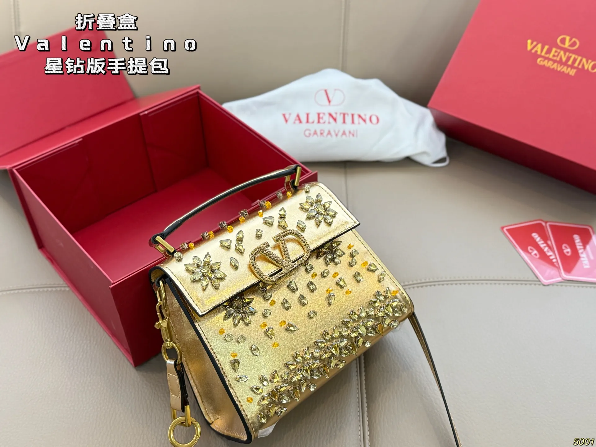 4️⃣Color ¥460 Folding Box Valentino Star Diamond Edition Handbag Simple bag silhouette unlocks fashionable charm Can be salty or sweet Make you the most beautiful girl on the street Very versatile yyds Size: 18 14